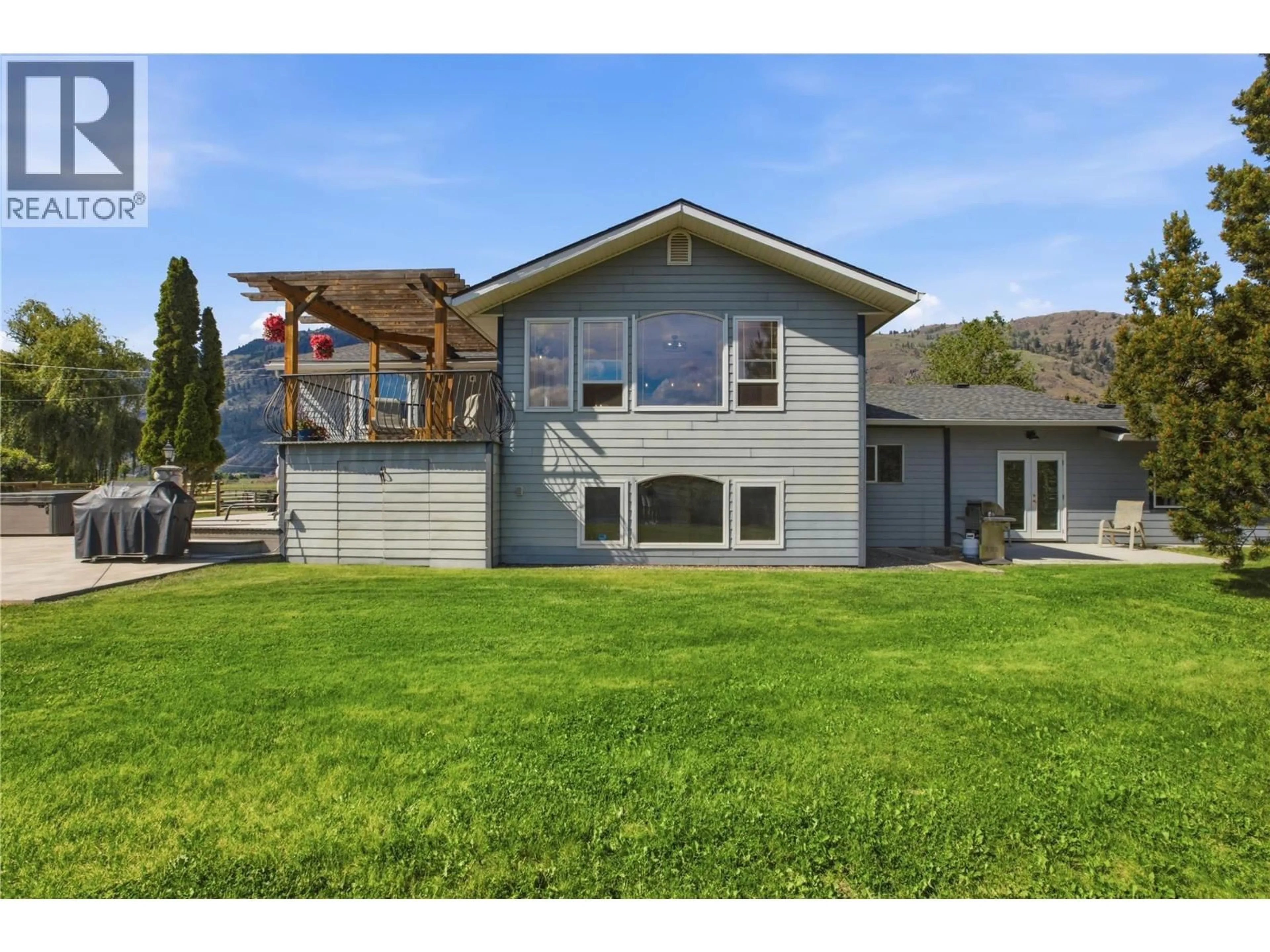 Home with vinyl exterior material, mountain view for 392 TEAL ROAD, Kamloops British Columbia V2H1S5