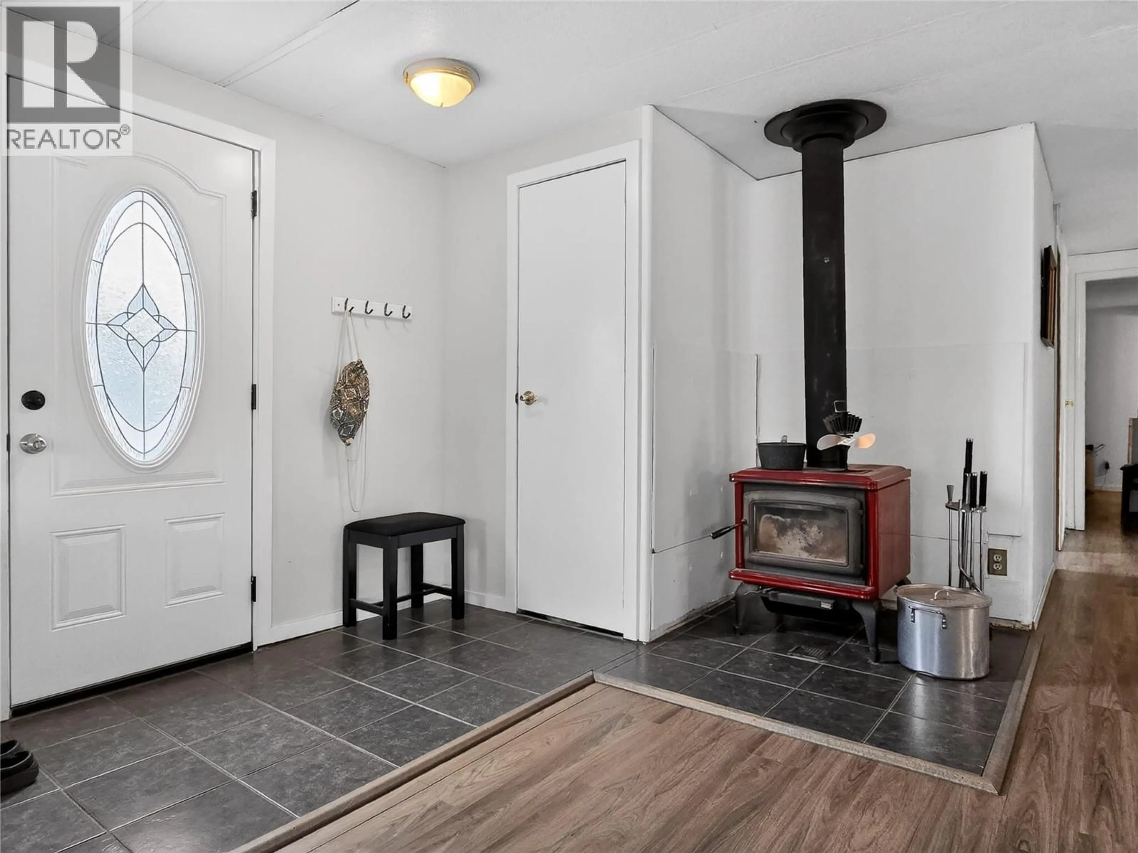 Indoor entryway for 4161 MICKEY FRONTAGE ROAD, Cache Creek British Columbia V0K1H1