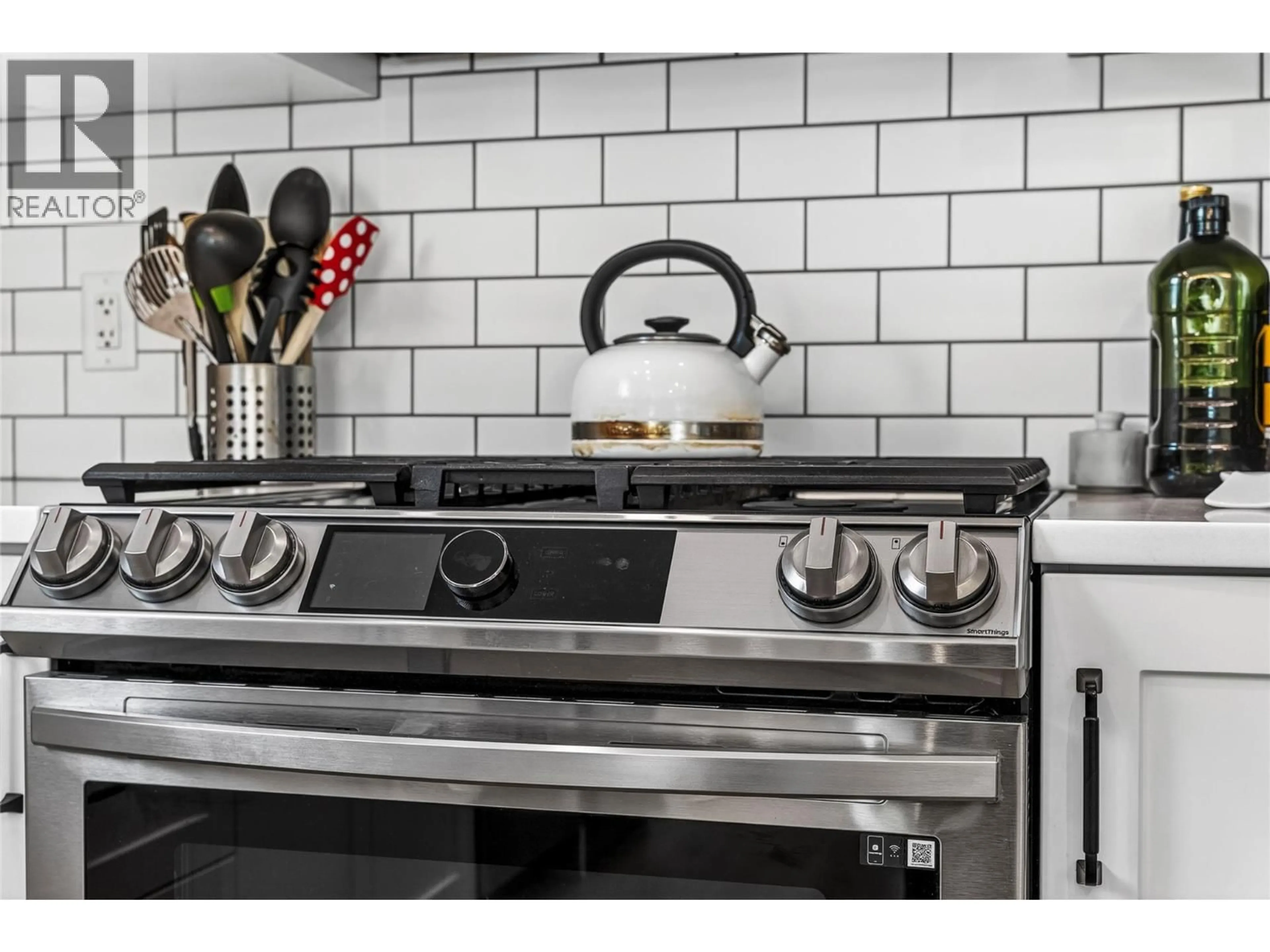Contemporary kitchen, ceramic/tile floor for 156 - 200 GRAND BOULEVARD, Kamloops British Columbia V2C0H3