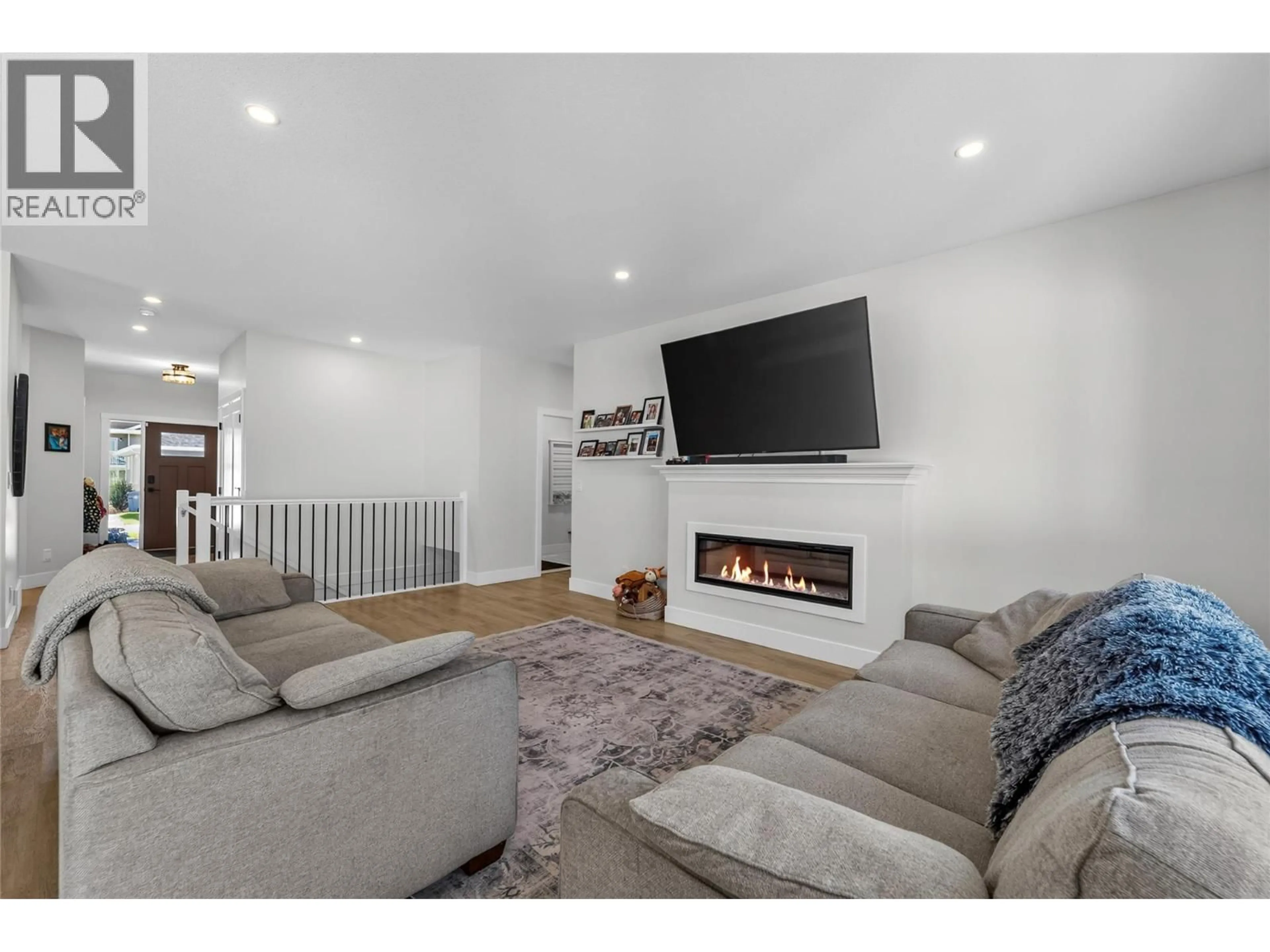 Living room with furniture, unknown for 156 - 200 GRAND BOULEVARD, Kamloops British Columbia V2C0H3