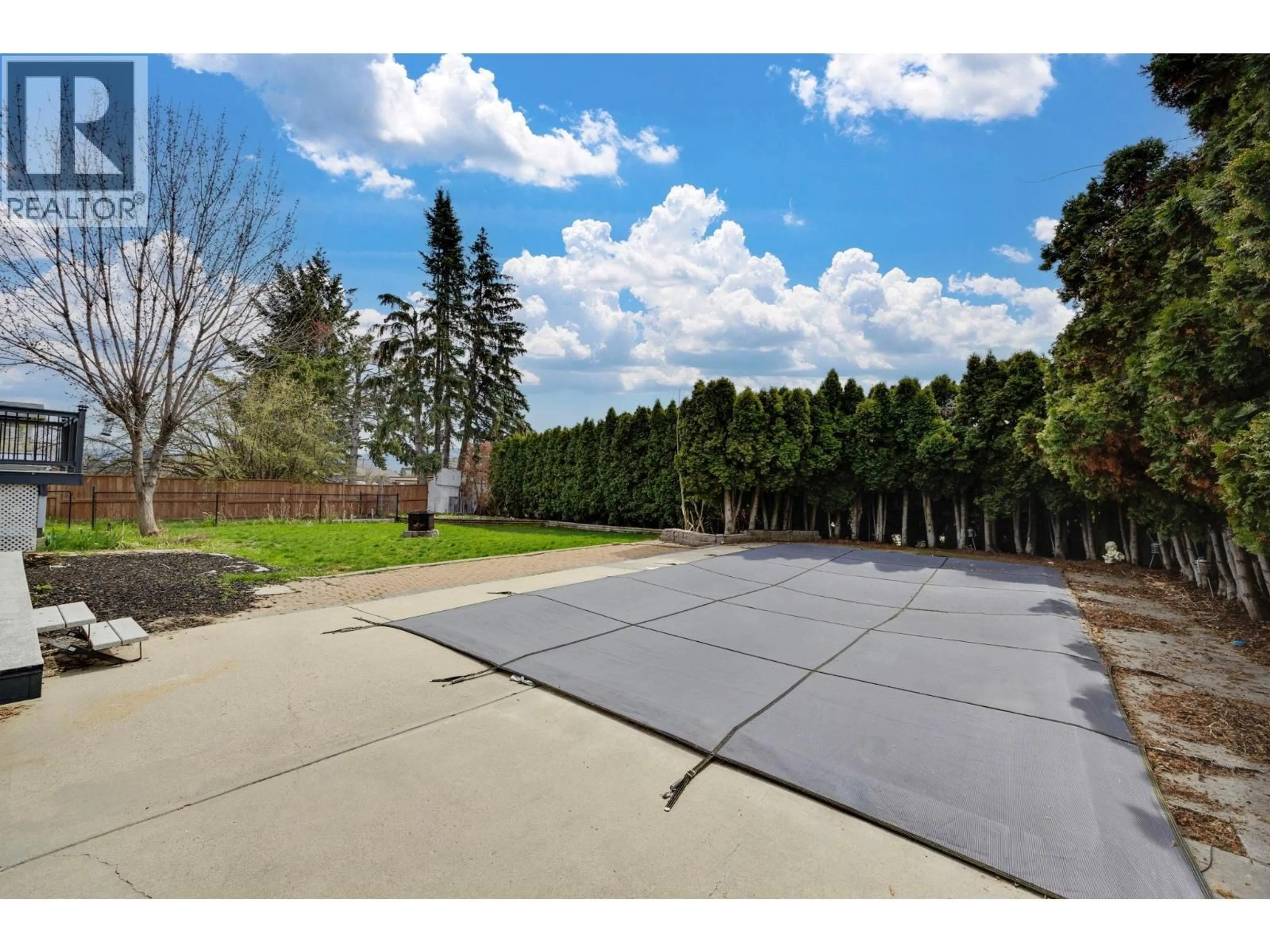 Patio, street for 2545 CRESTVIEW ROAD, West Kelowna British Columbia V1Z1Z4