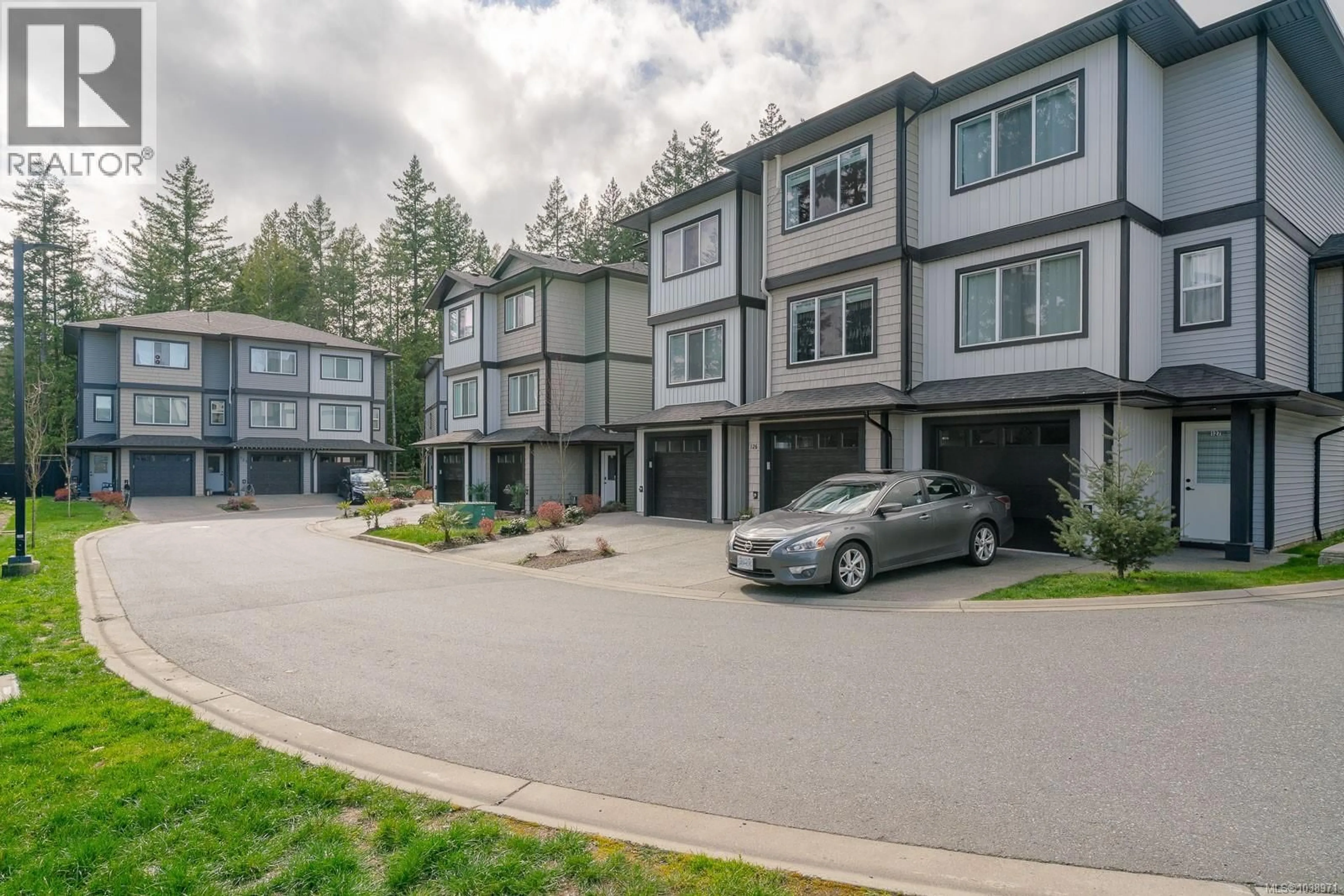 A pic from outside/outdoor area/front of a property/back of a property/a pic from drone, unknown for 126 - 600 NINTH STREET, Nanaimo British Columbia V9R0L4