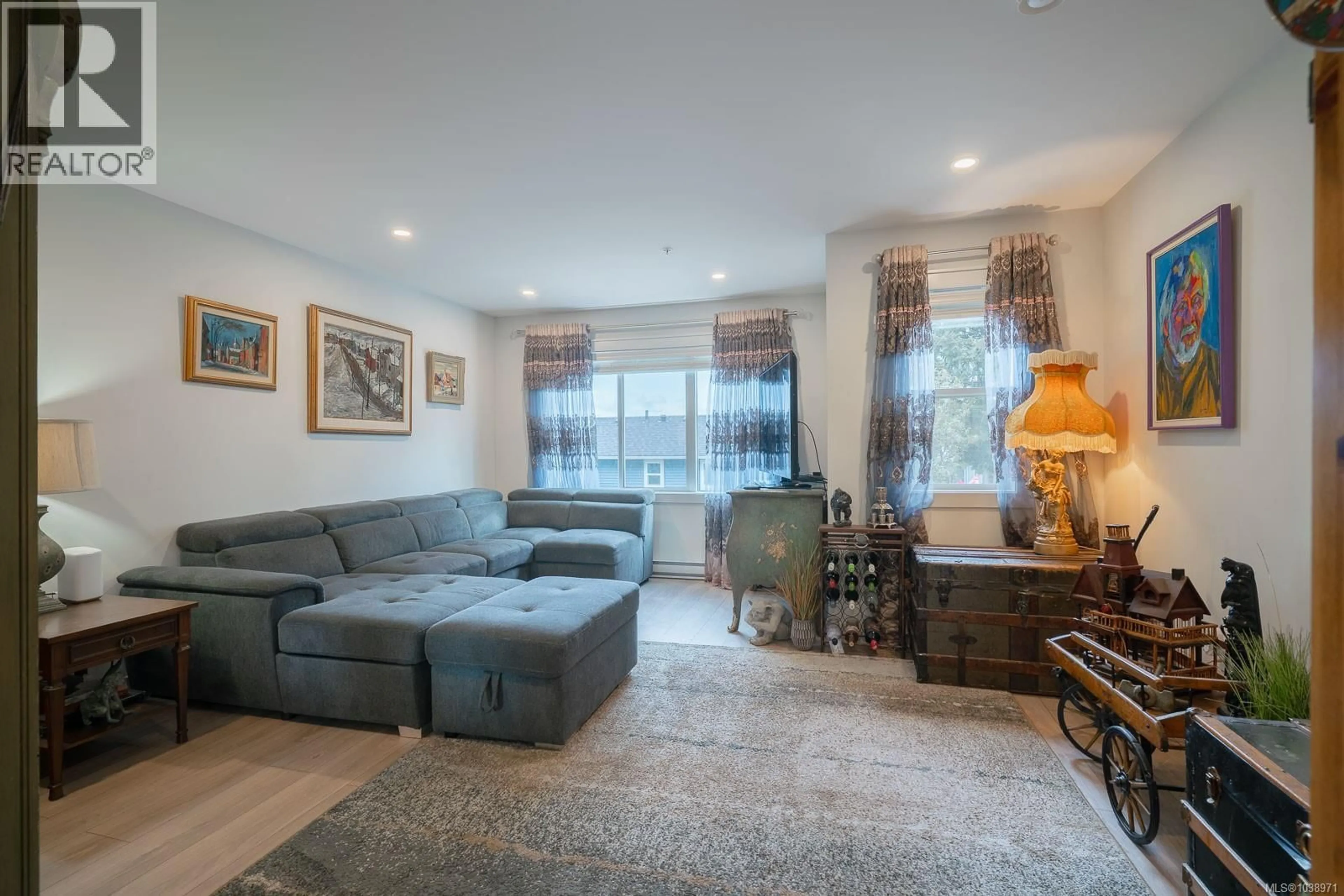 Living room with furniture, unknown for 126 - 600 NINTH STREET, Nanaimo British Columbia V9R0L4