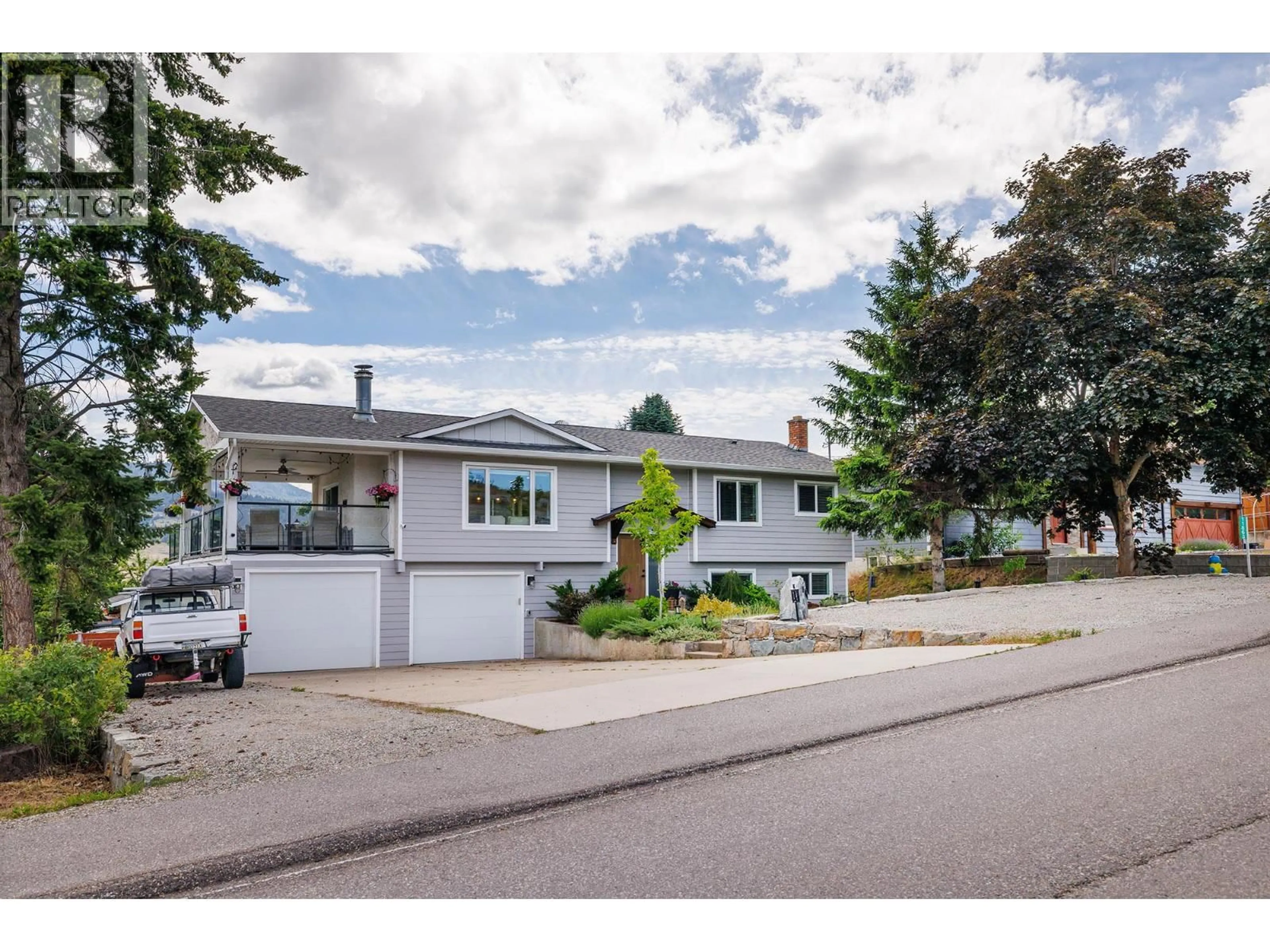 Home with vinyl exterior material, street for 11863 BOND ROAD, Lake Country British Columbia V4V1J4