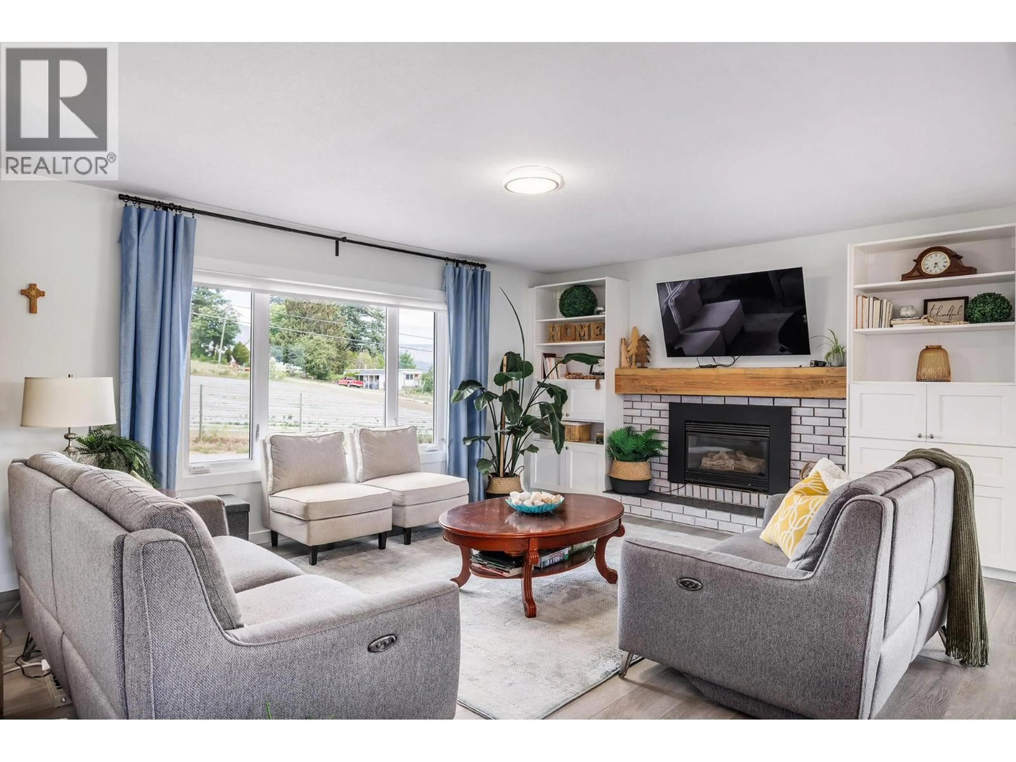 Living room with furniture, unknown for 11863 BOND ROAD, Lake Country British Columbia V4V1J4