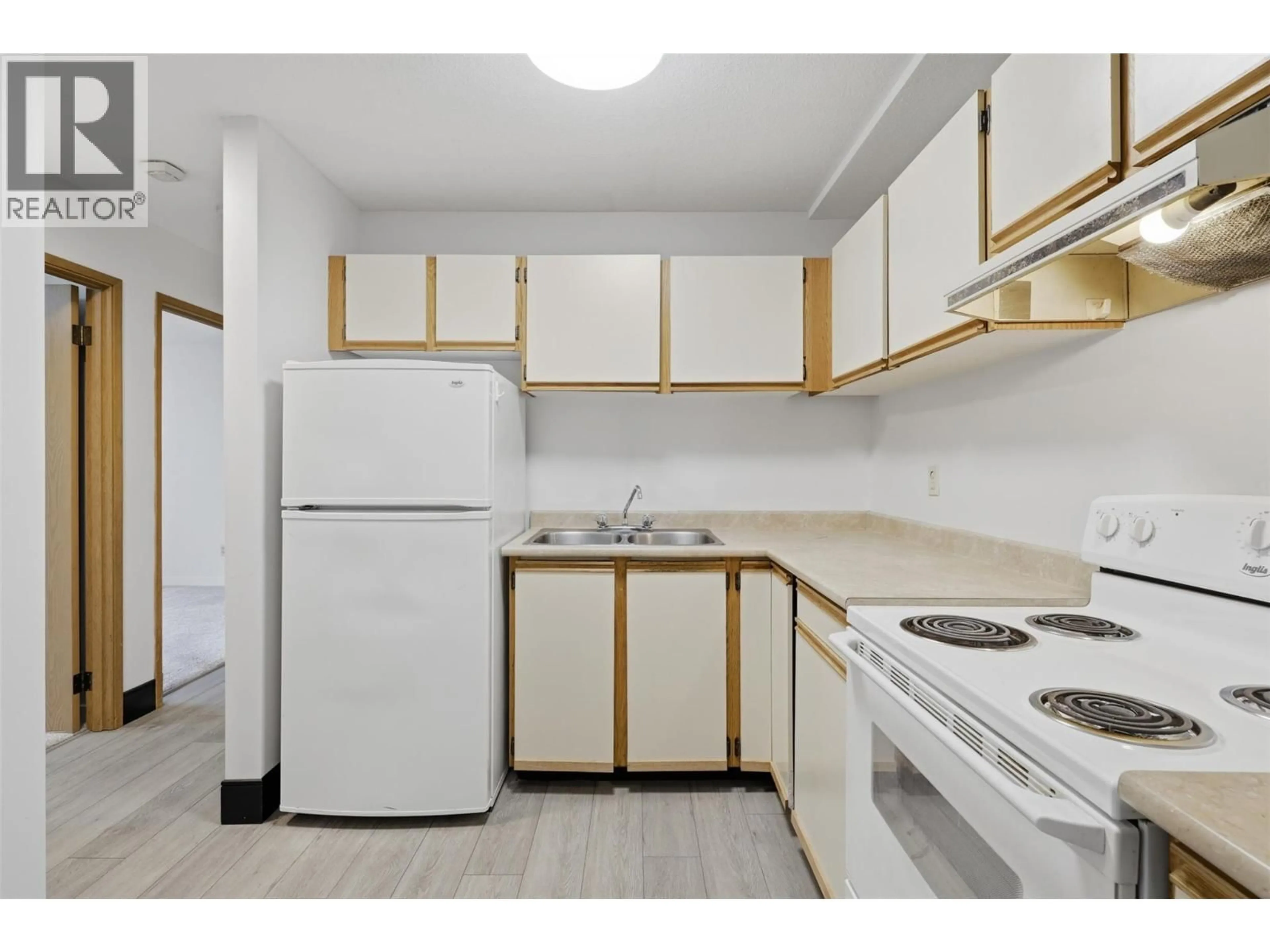 Standard kitchen, unknown for 102 - 44 WHITESHIELD CRESCENT SOUTH, Kamloops British Columbia V2E2J1
