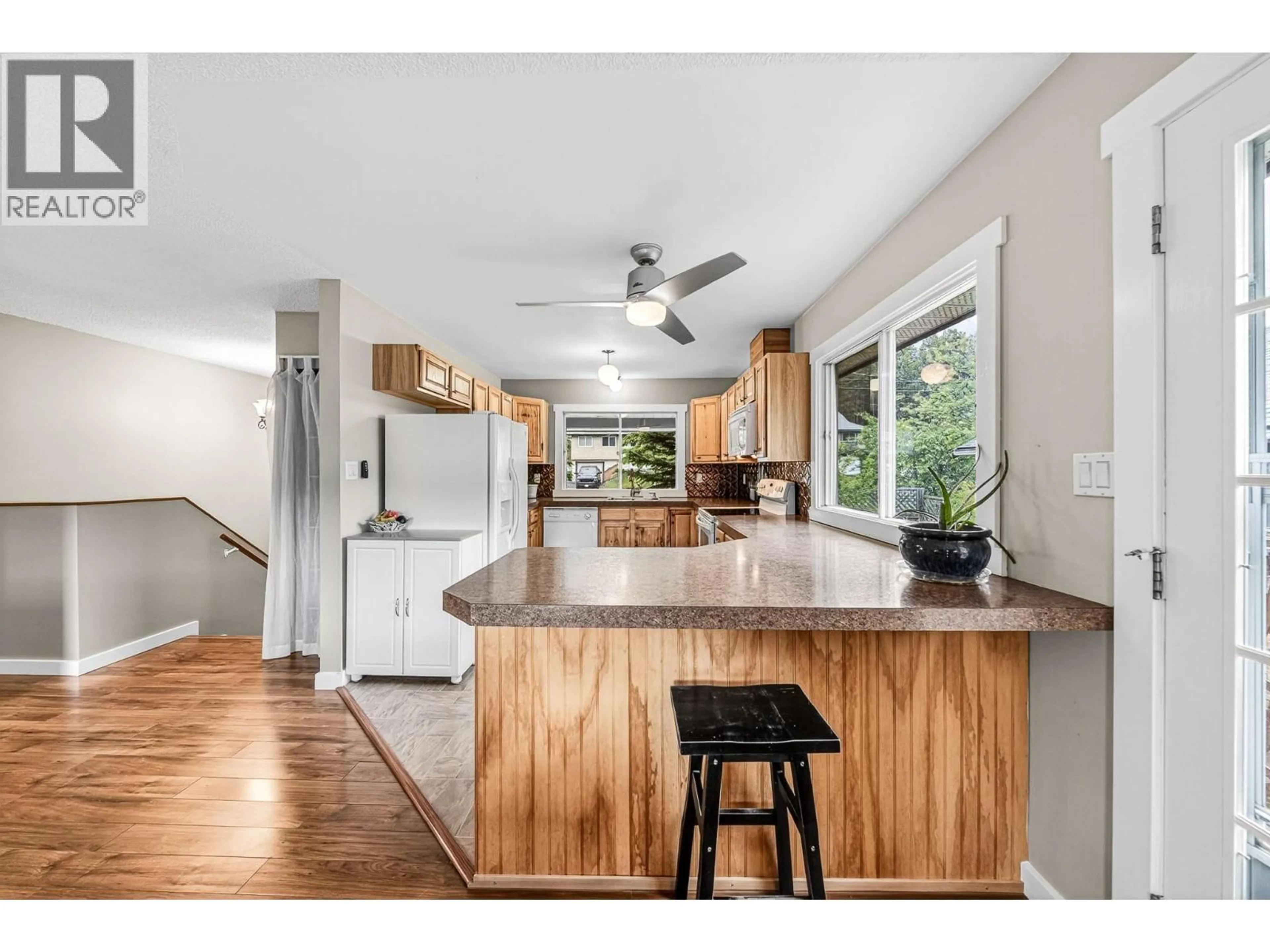 Open concept kitchen, unknown for 910 ALPINE WAY, Elkford British Columbia V0B1H0
