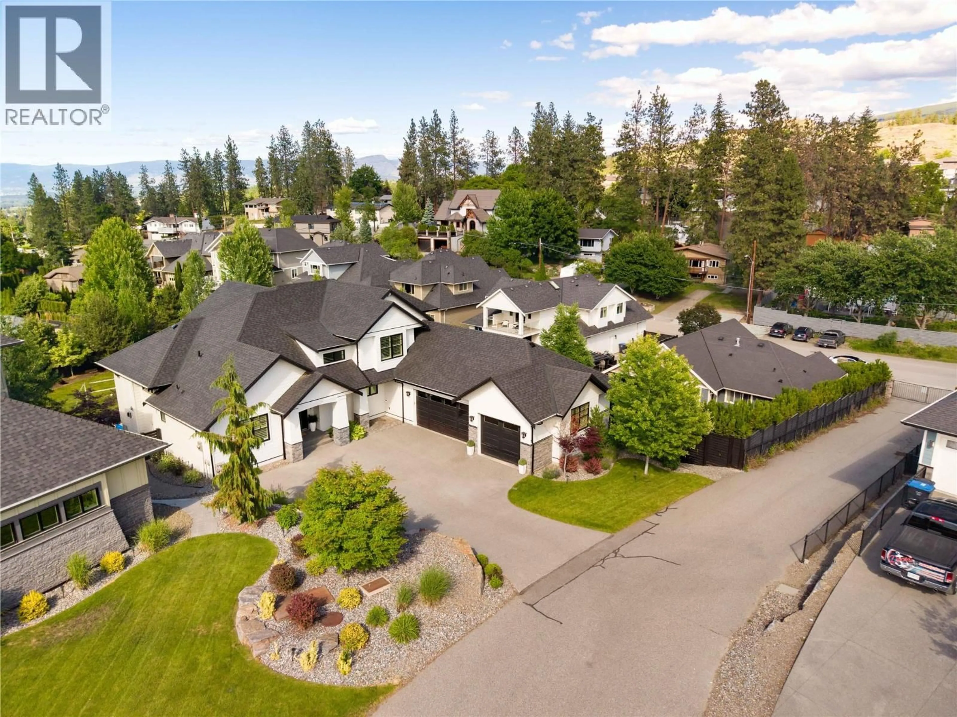 A pic from outside/outdoor area/front of a property/back of a property/a pic from drone, mountain view for 147 - 515 WREN PLACE, Kelowna British Columbia V1W5H7