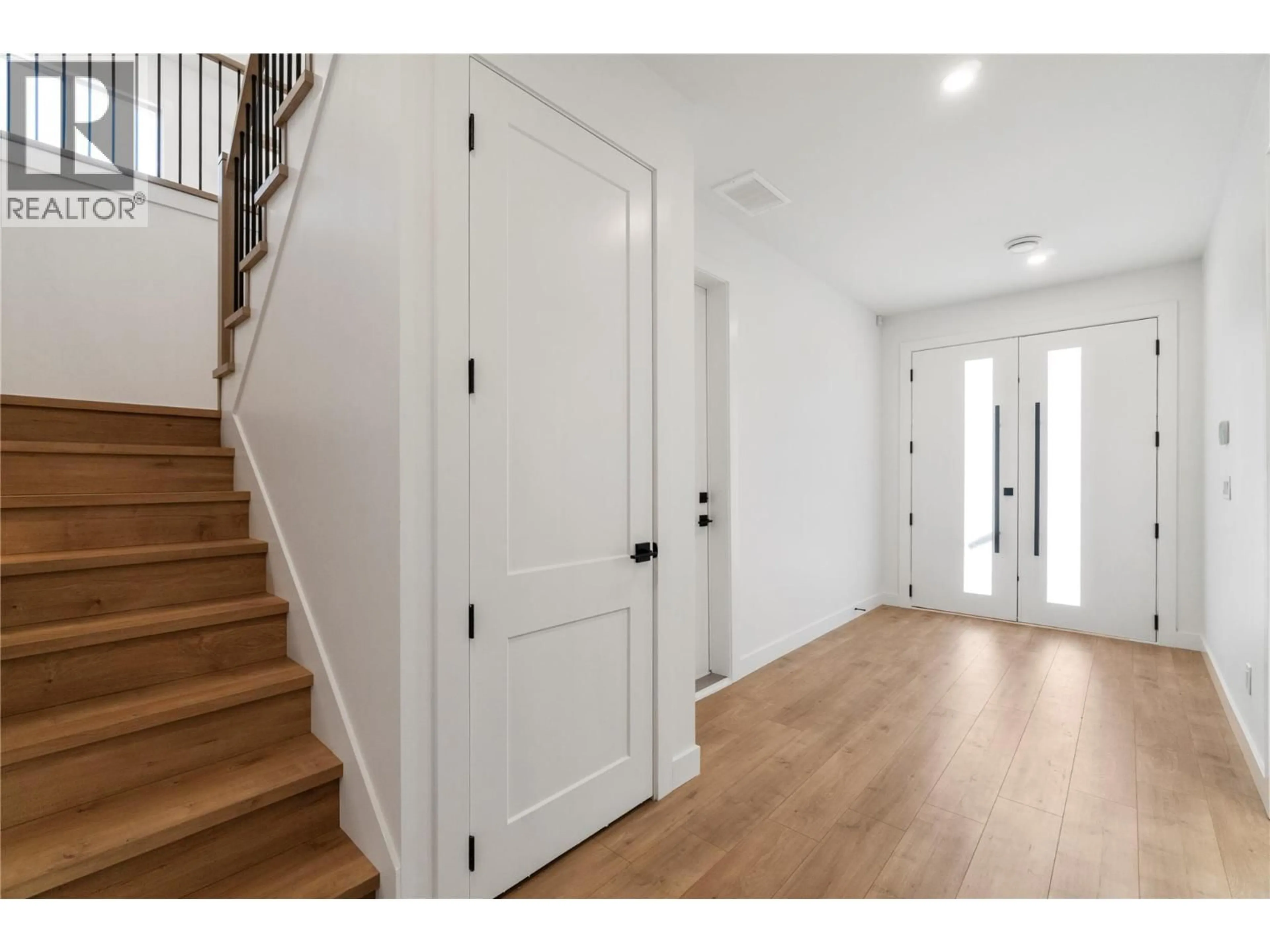 Indoor entryway for 6821 42 STREET NORTHEAST, Salmon Arm British Columbia V0E1K0