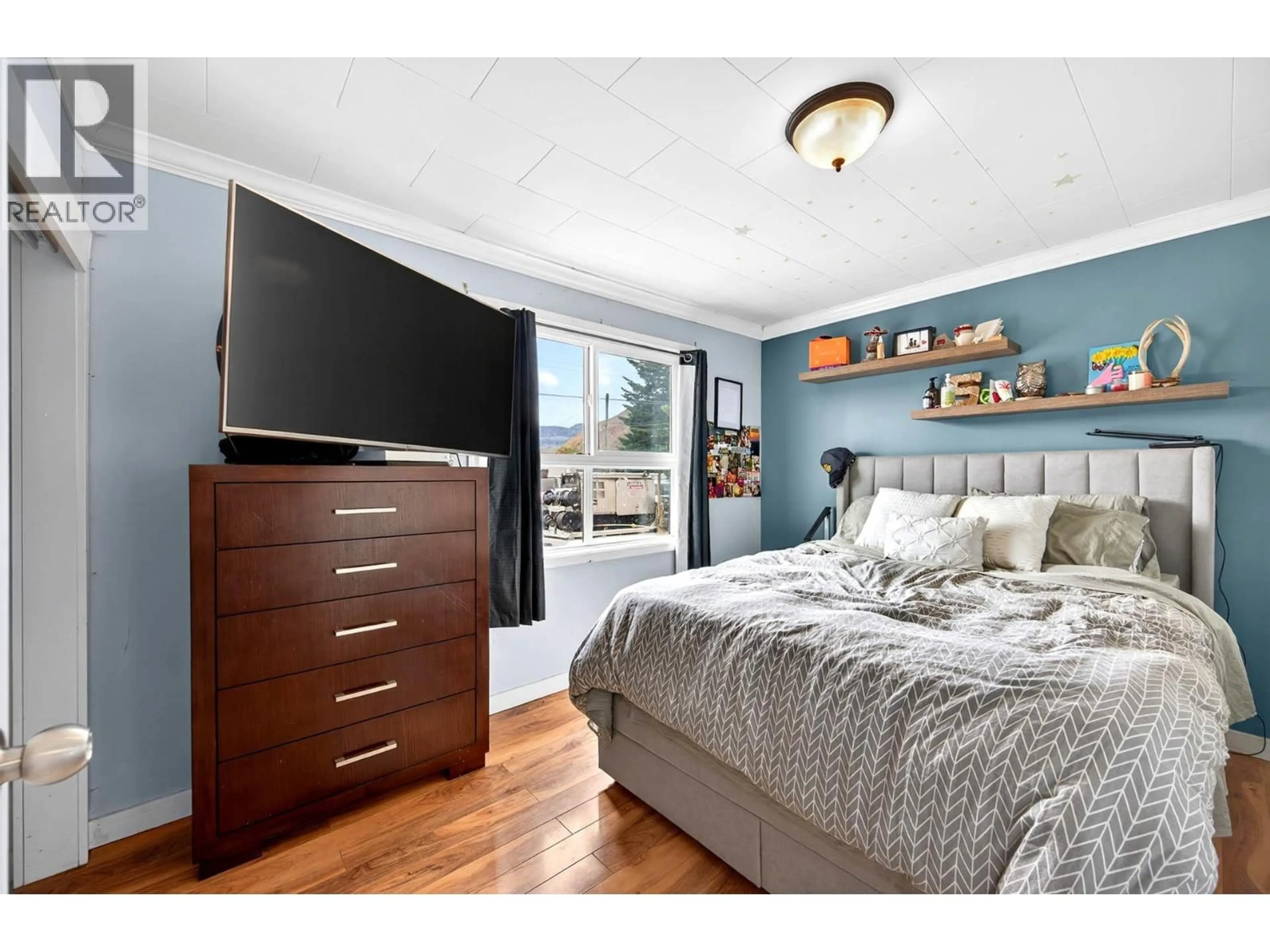 Bedroom with bed, wood/laminate floor for 1023 LAROQUE STREET, Kamloops British Columbia V2B5L6