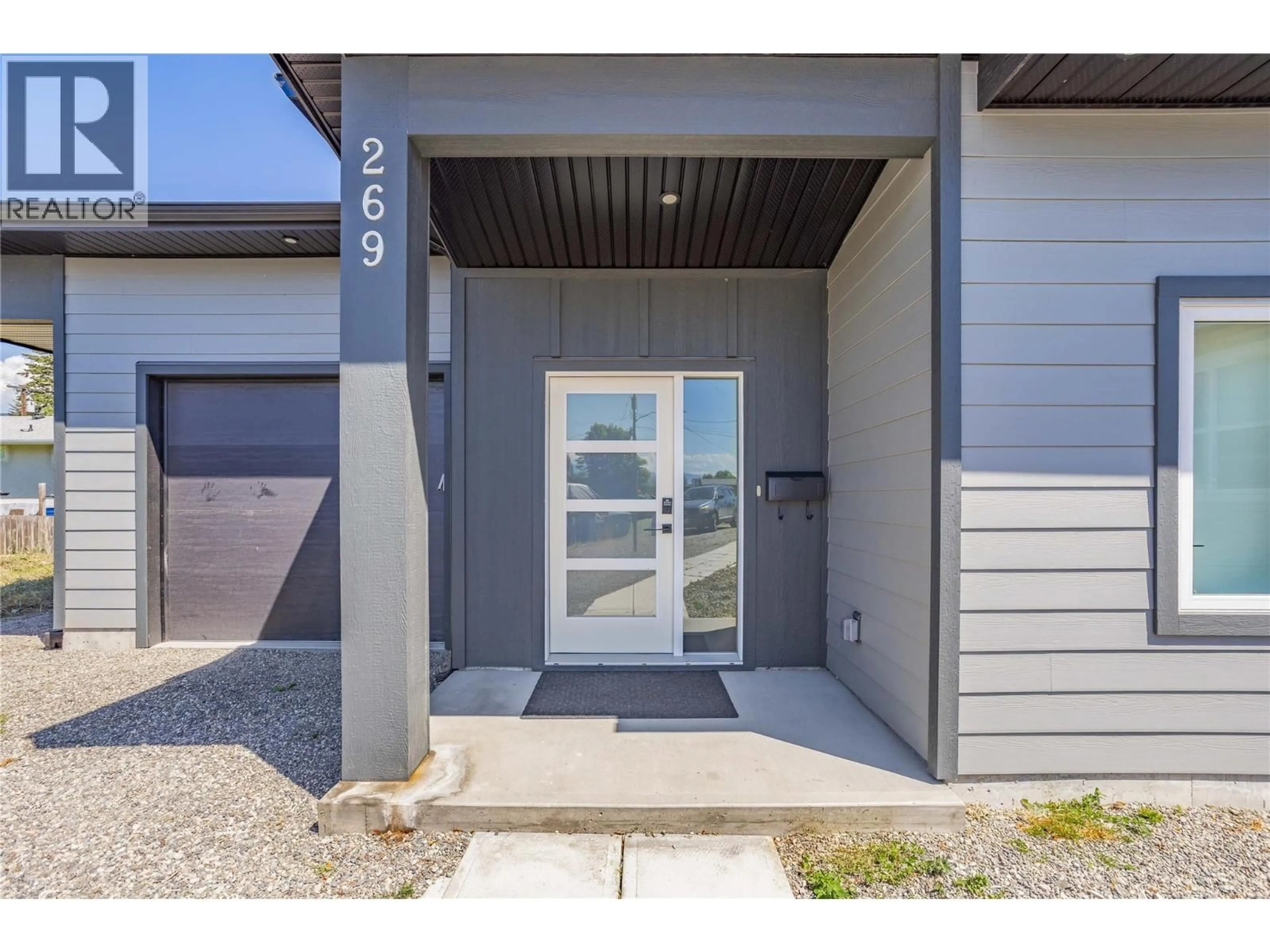 Indoor entryway for 265 & 269 MUIR ROAD, Kelowna British Columbia V1X2T4