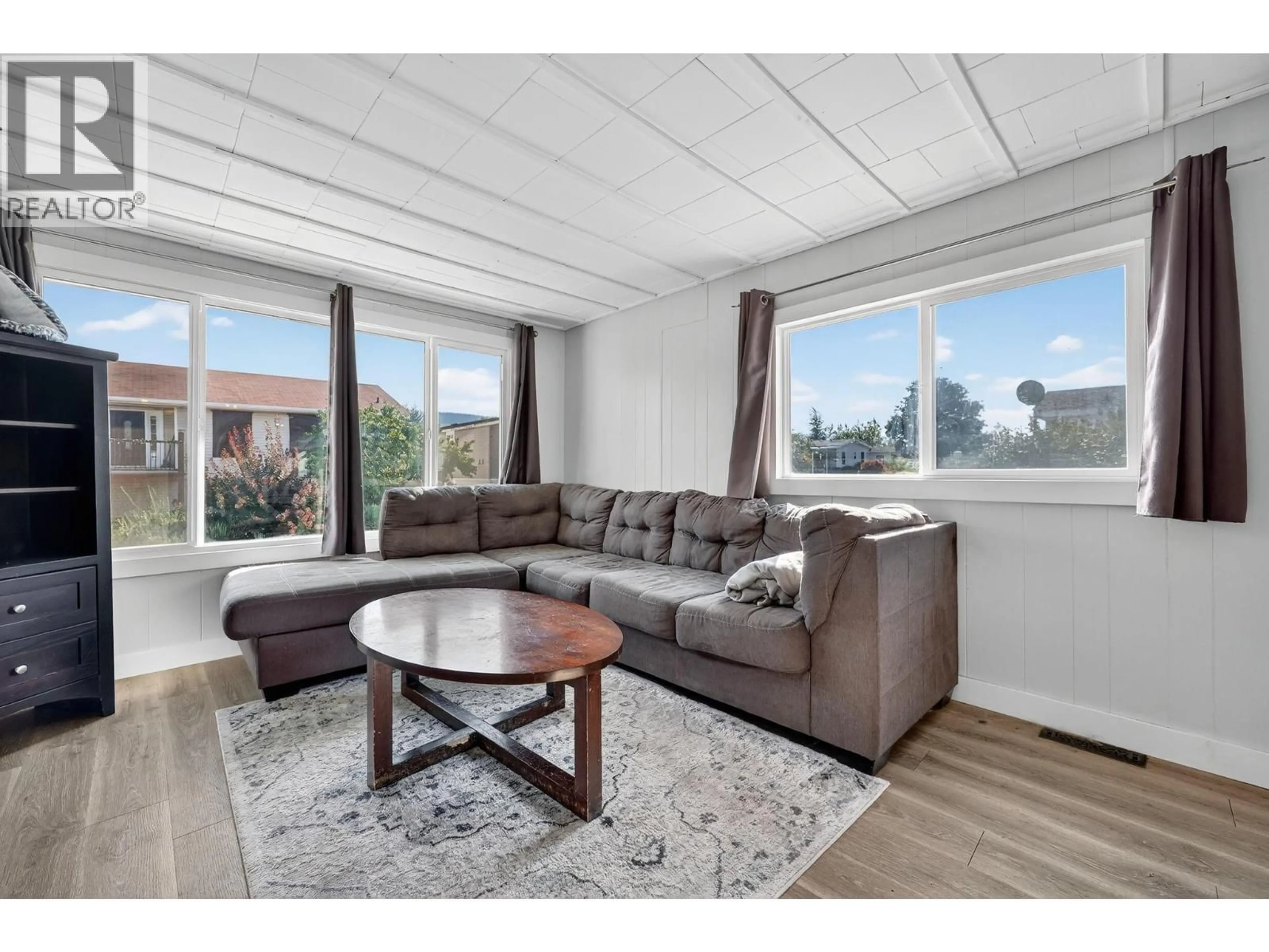 Living room with furniture, wood/laminate floor for 34 - 8945 HWY 97N OTHER, Kelowna British Columbia V4V1E8