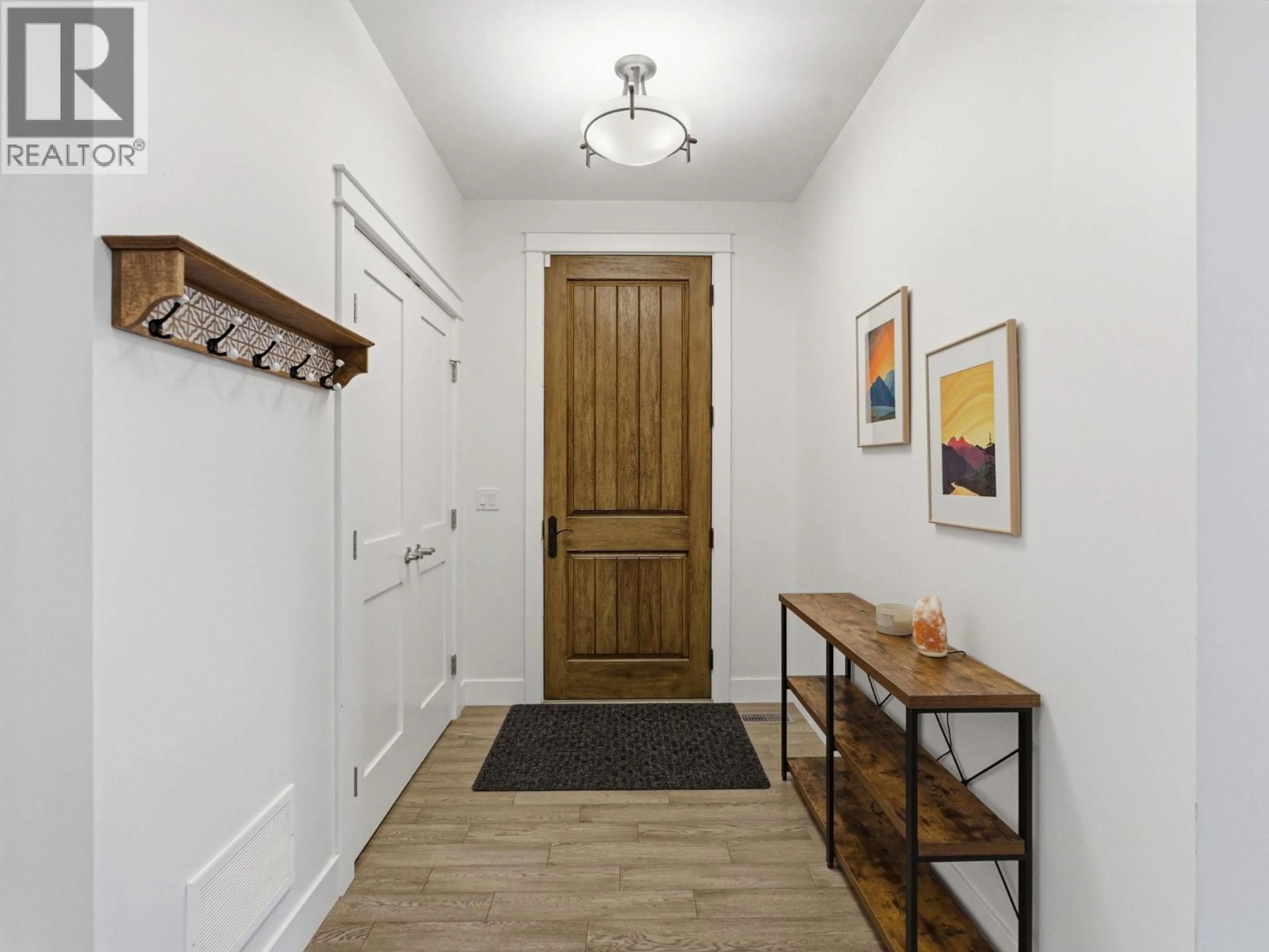 Indoor entryway for 1622 BEACH VIEW LANE, West Kelowna British Columbia V1Z4E1