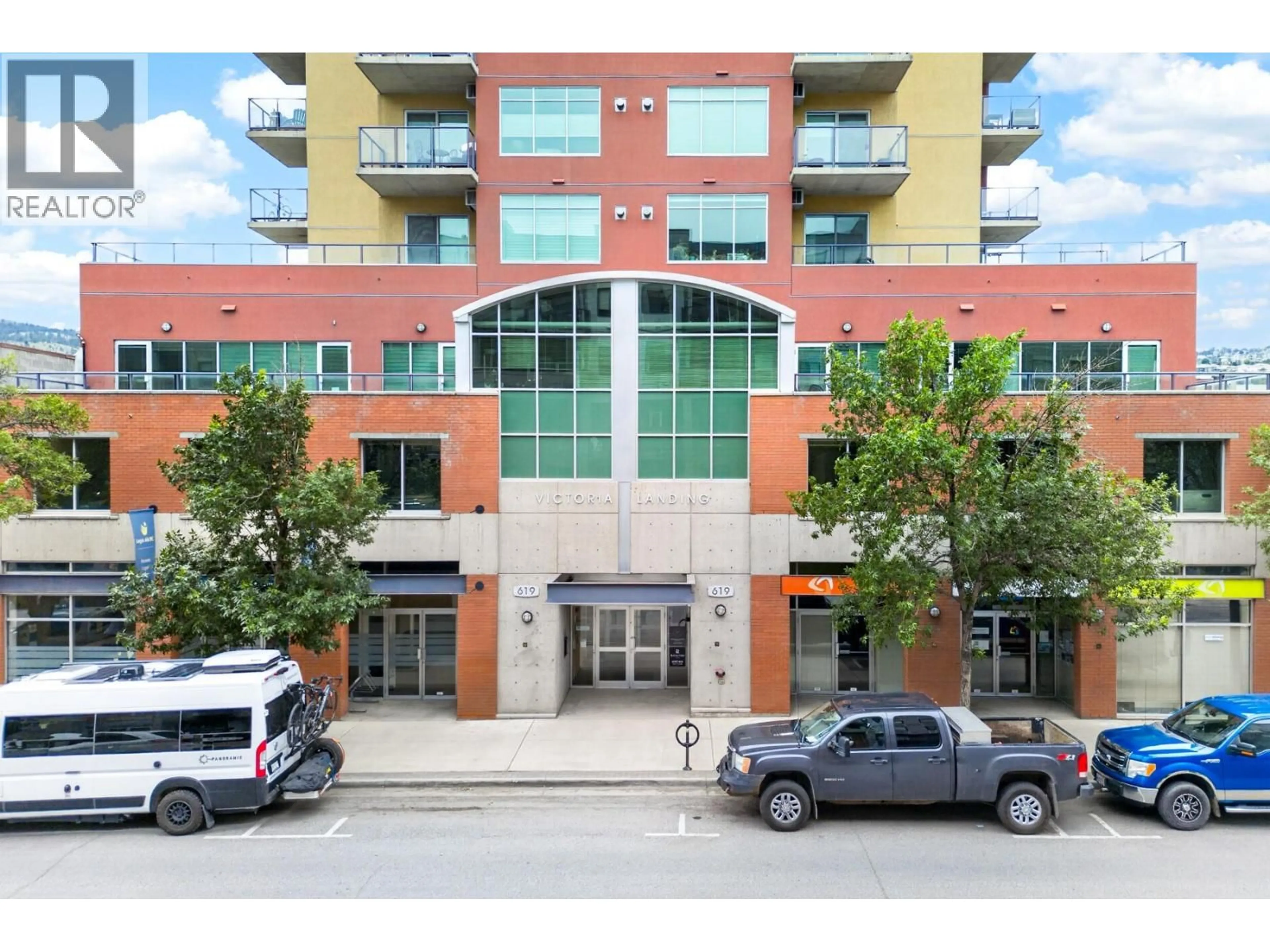 Indoor foyer for 806 - 619 VICTORIA STREET, Kamloops British Columbia V2C6W7