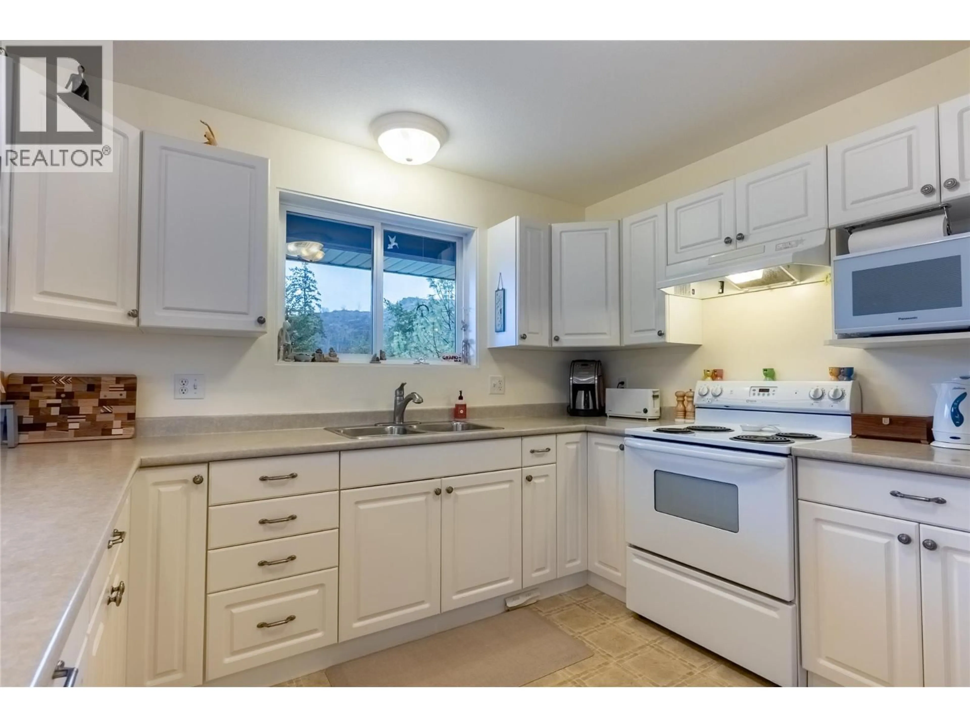 Standard kitchen, unknown for 4066 AGATE BAY ROAD, Barriere British Columbia V0E2E0