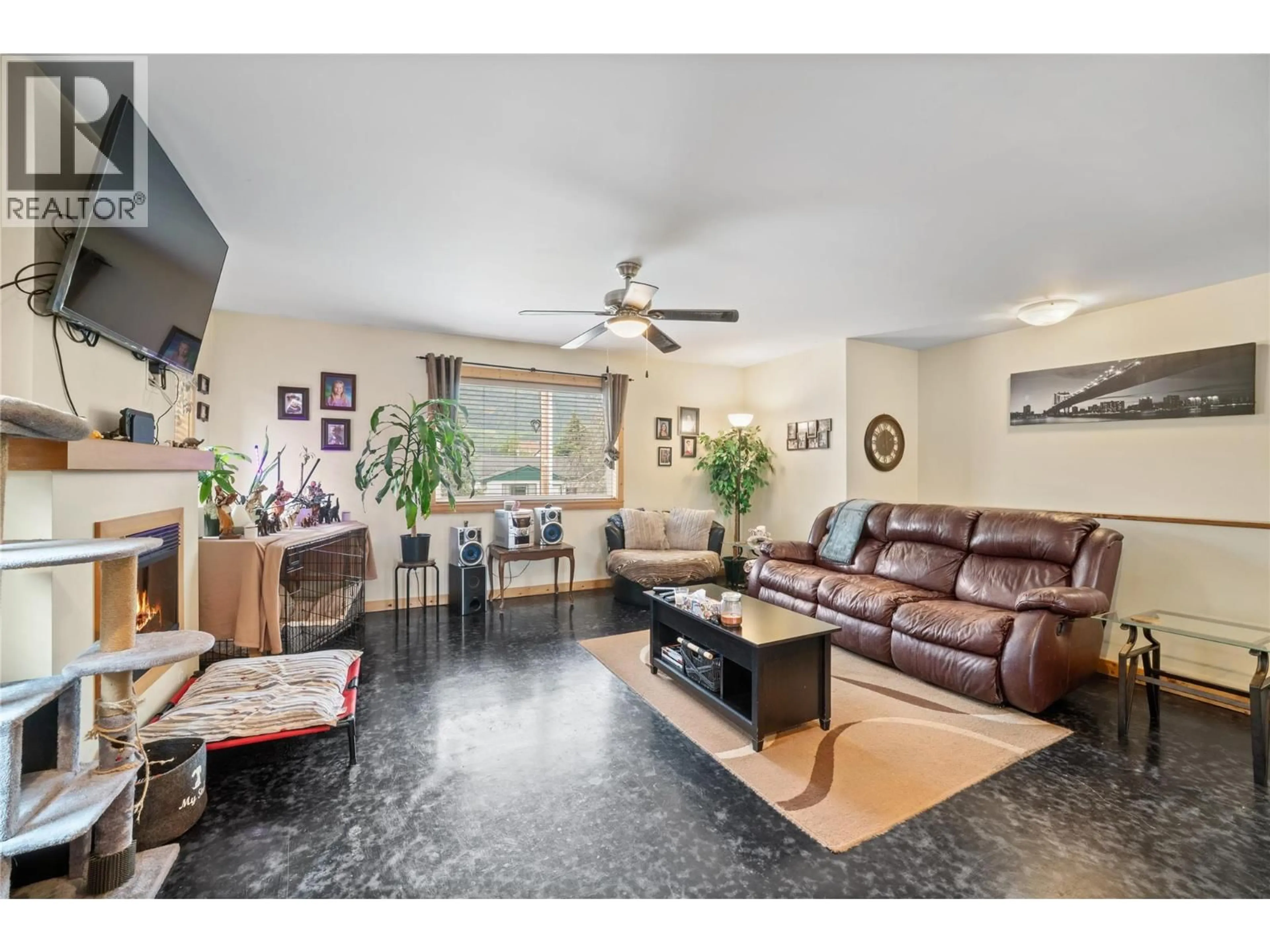 Living room with furniture, ceramic/tile floor for 331 FRASER AVENUE NORTHWEST, Salmon Arm British Columbia V1E1W3