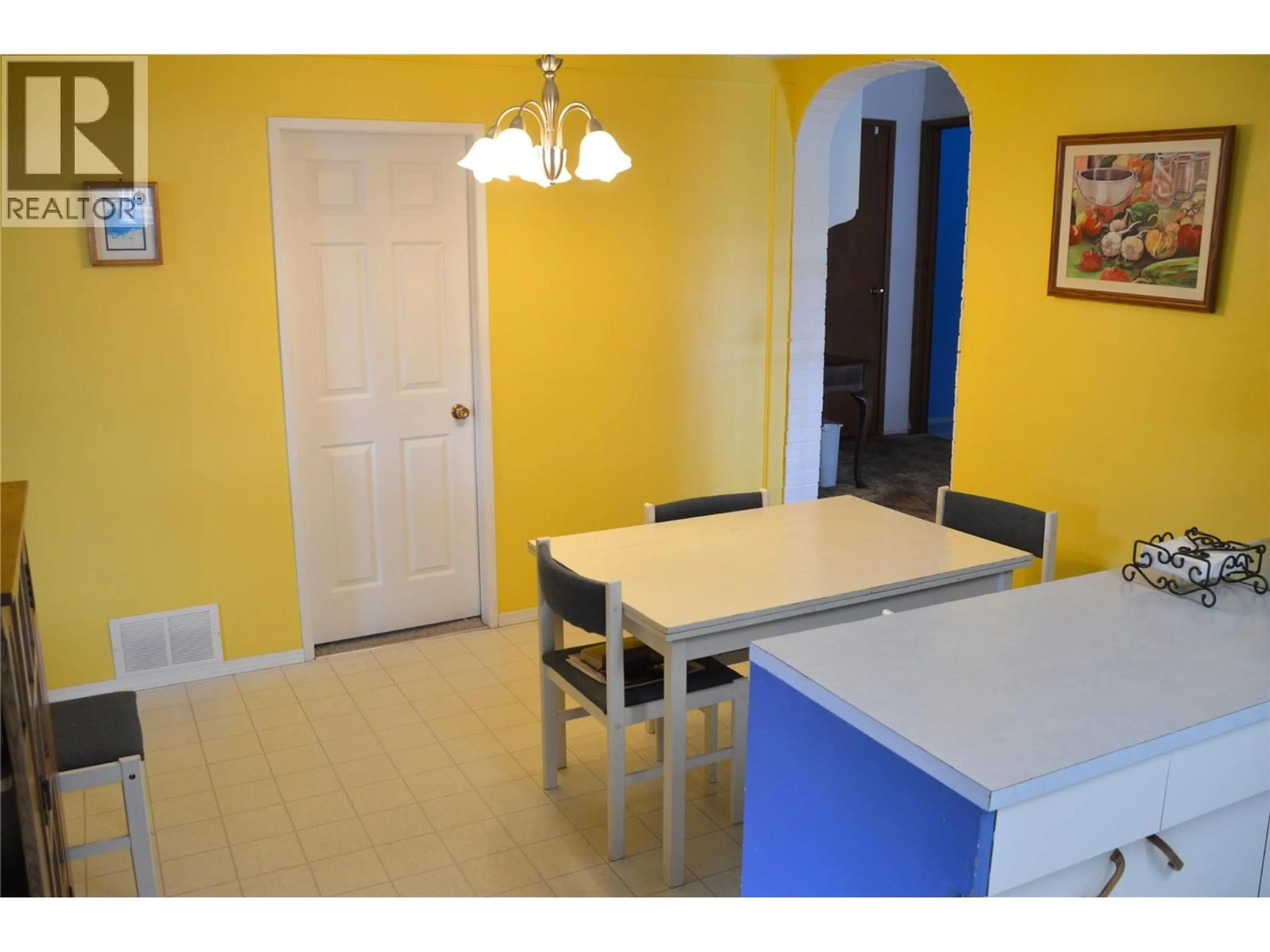 Dining room, ceramic/tile floor for 1962 PARKCREST AVENUE, Kamloops British Columbia V2B4X4