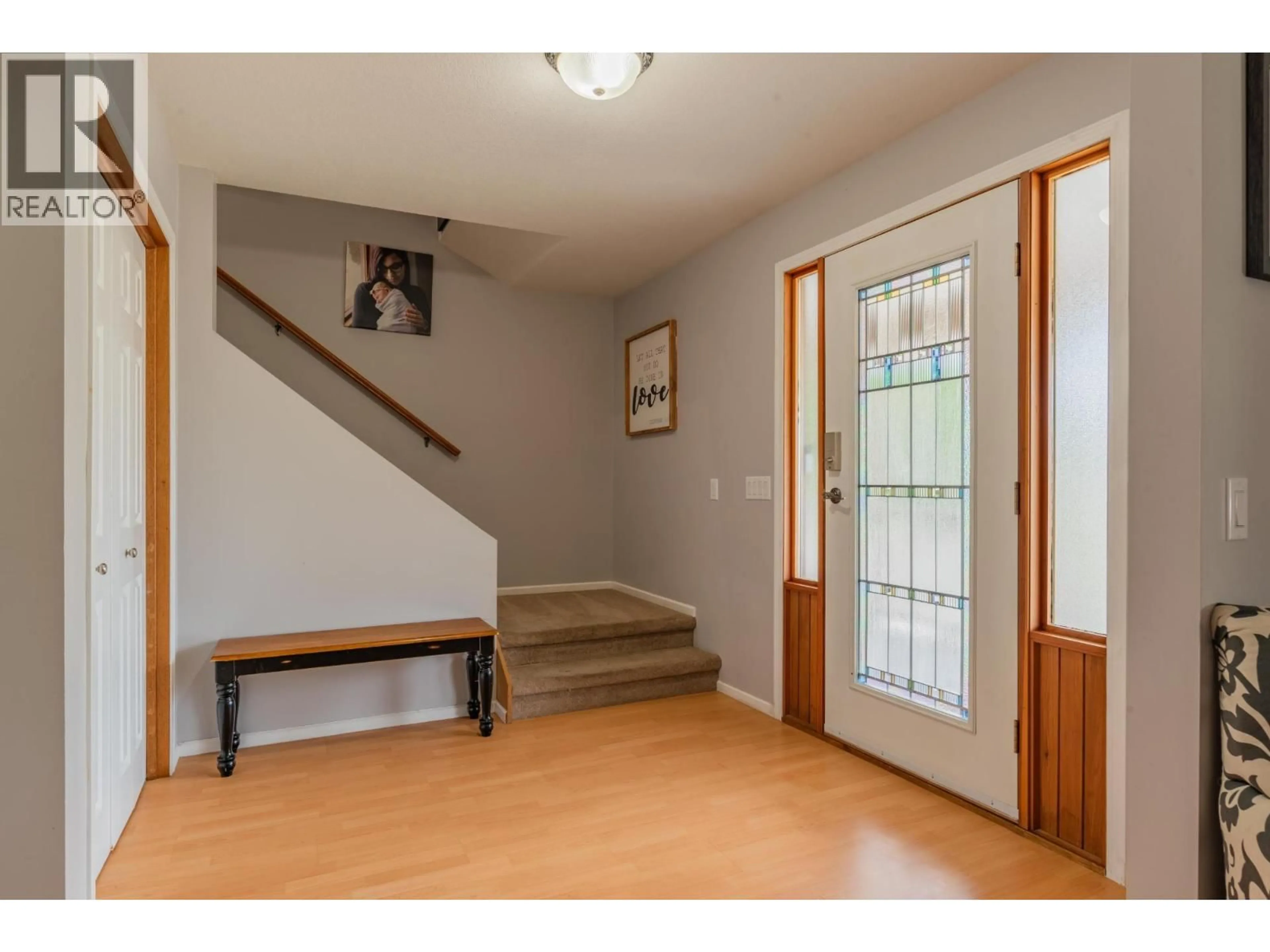 Indoor entryway for 110 CEDAR AVENUE, Fruitvale British Columbia V0G1L0