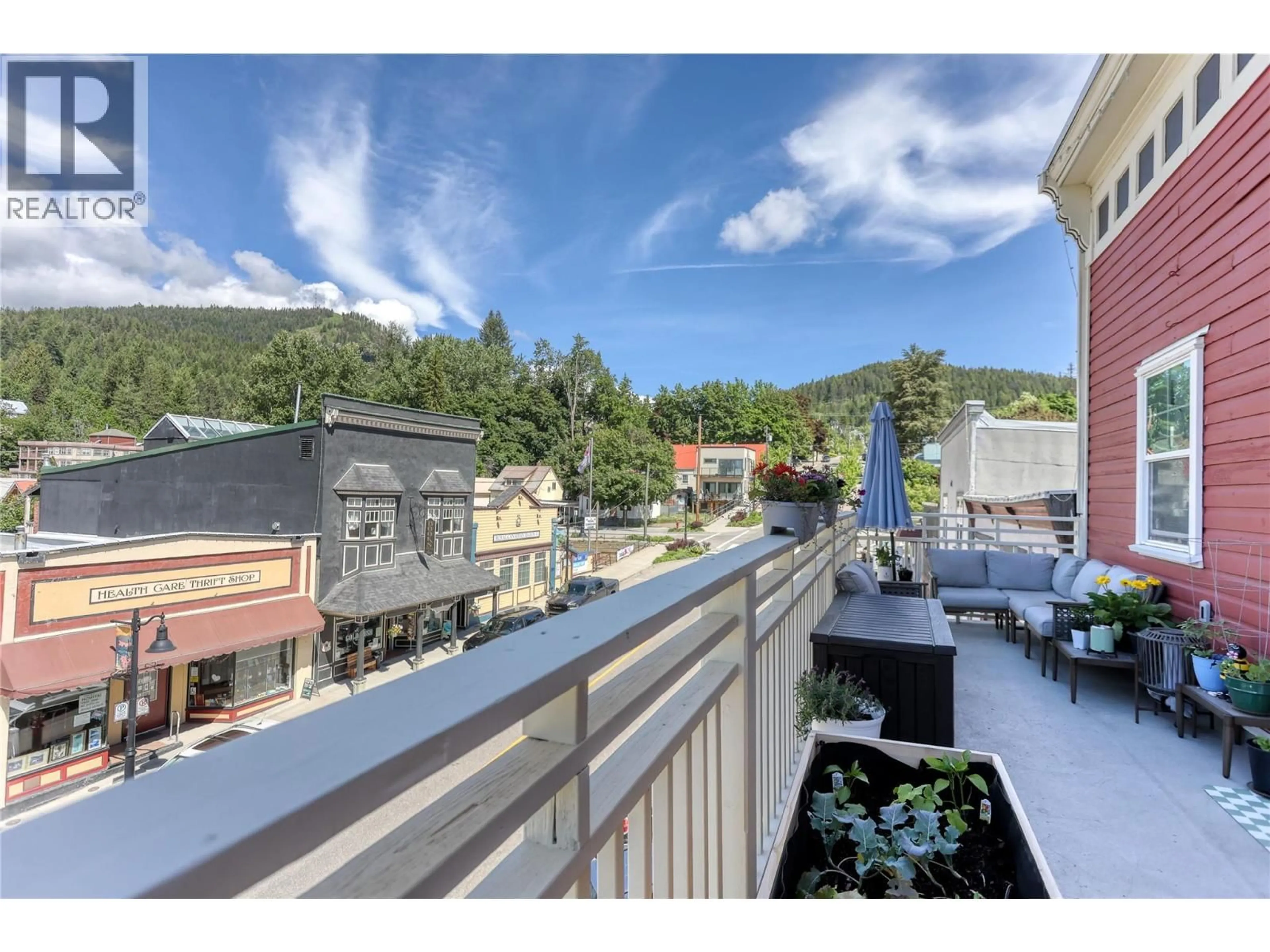 Patio, mountain view for 10 - 2044 WASHINGTON STREET, Rossland British Columbia V0G1Y0