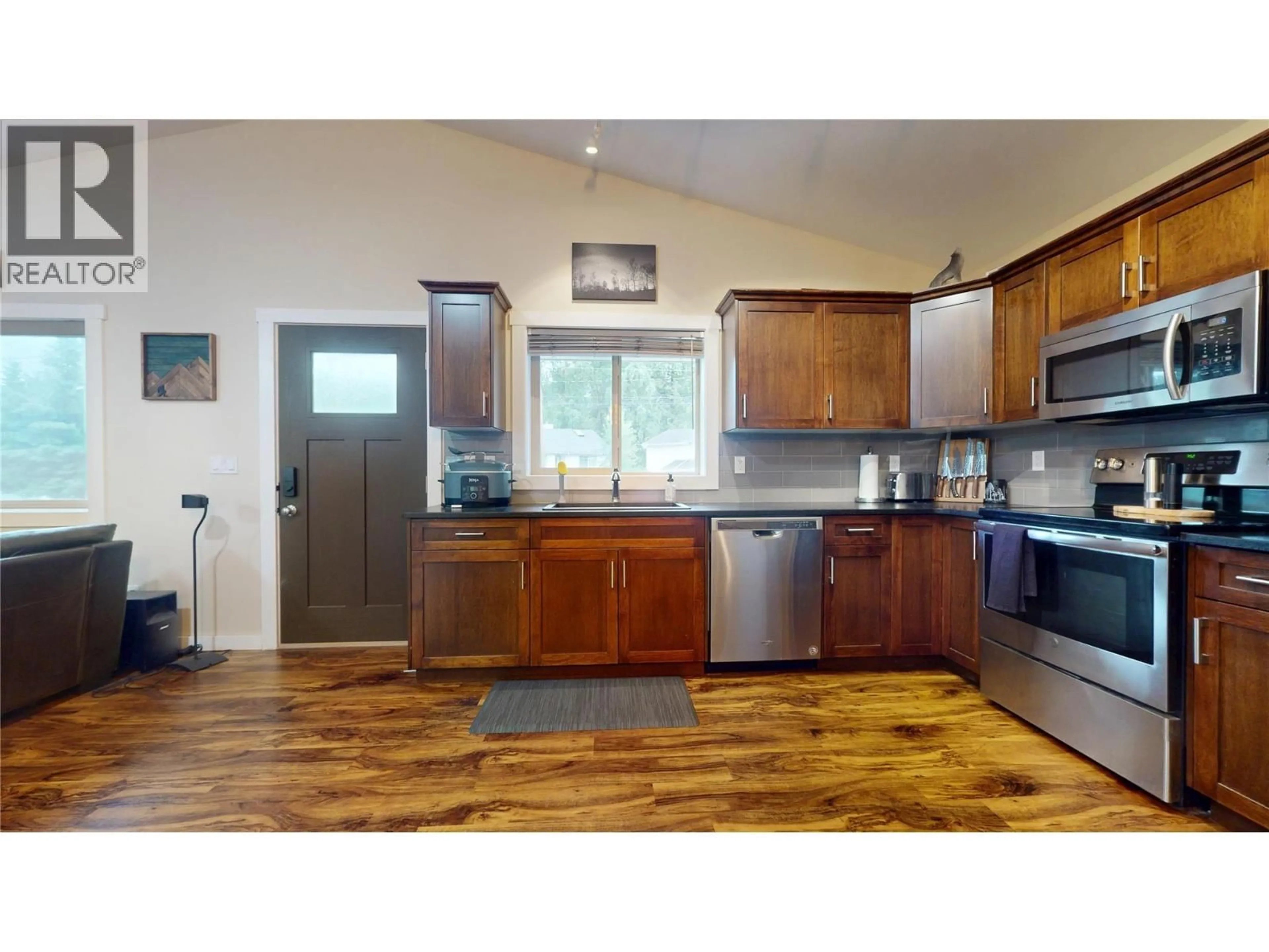 Standard kitchen, unknown for 230 303 AVENUE, Kimberley British Columbia V1A3G5