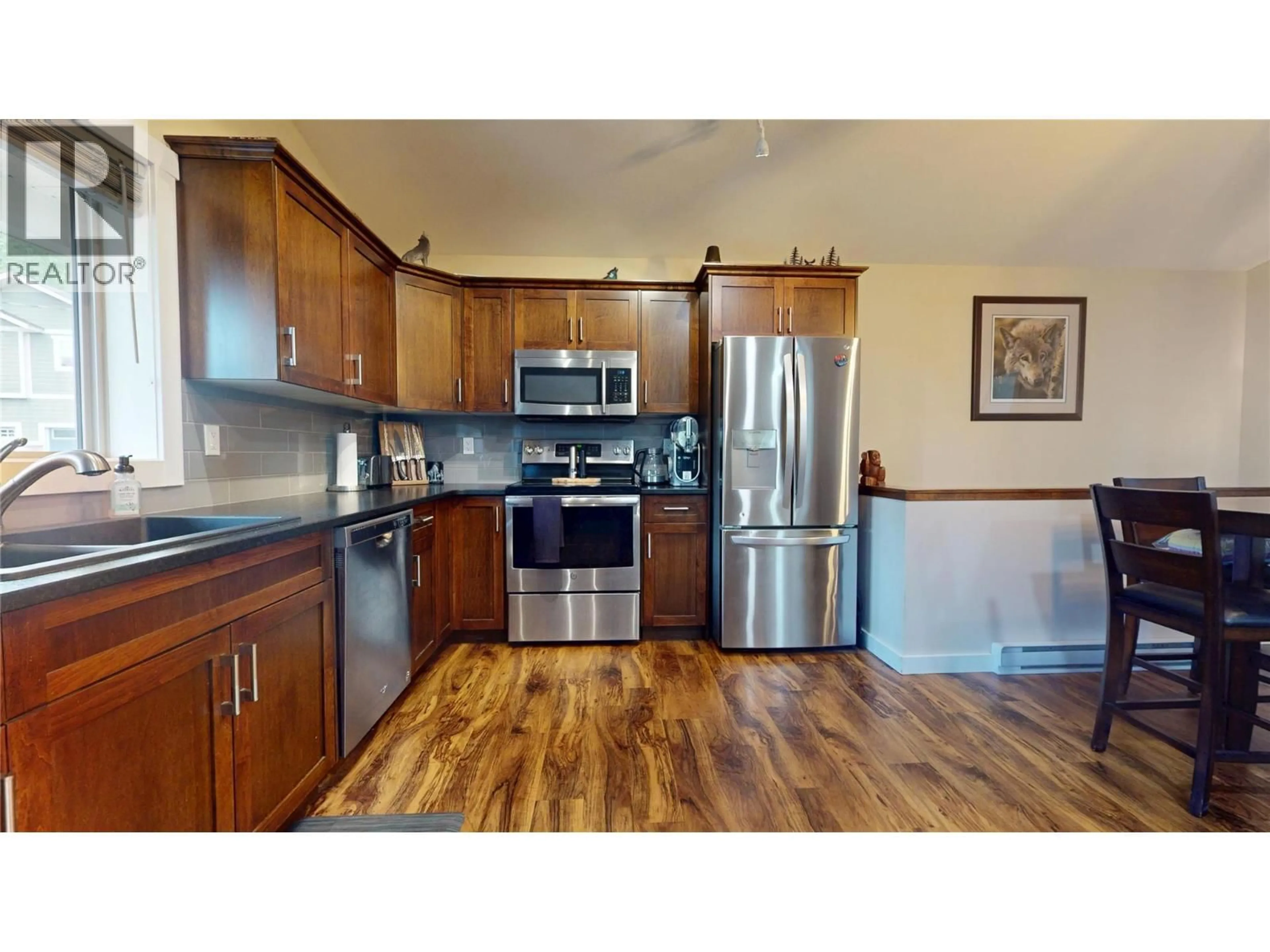 Open concept kitchen, wood/laminate floor for 230 303 AVENUE, Kimberley British Columbia V1A3G5