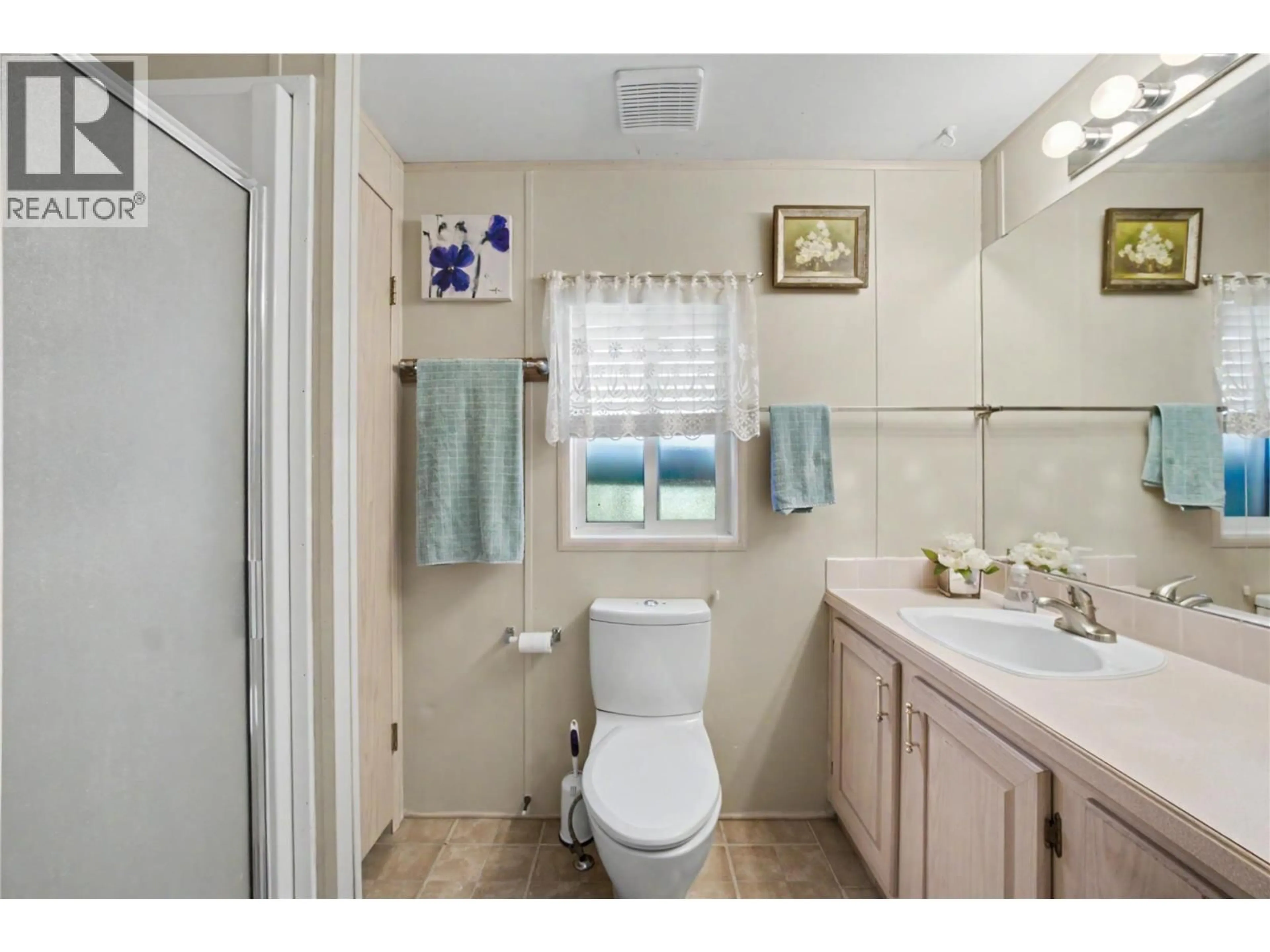 Standard bathroom, ceramic/tile floor for 23 - 2930 BROWN ROAD, Salmon Arm British Columbia V1E4M1
