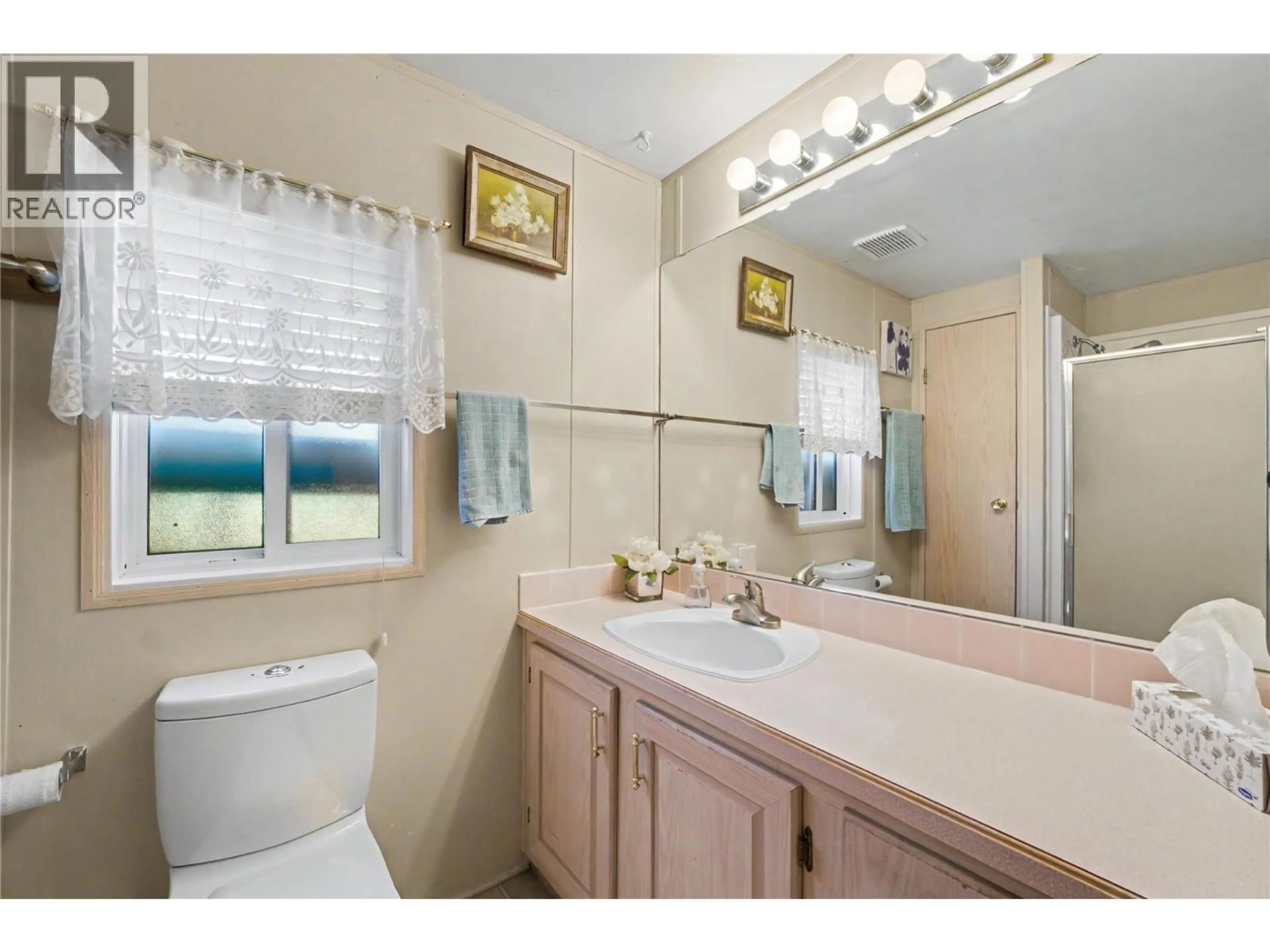 Standard bathroom, ceramic/tile floor for 23 - 2930 BROWN ROAD, Salmon Arm British Columbia V1E4M1