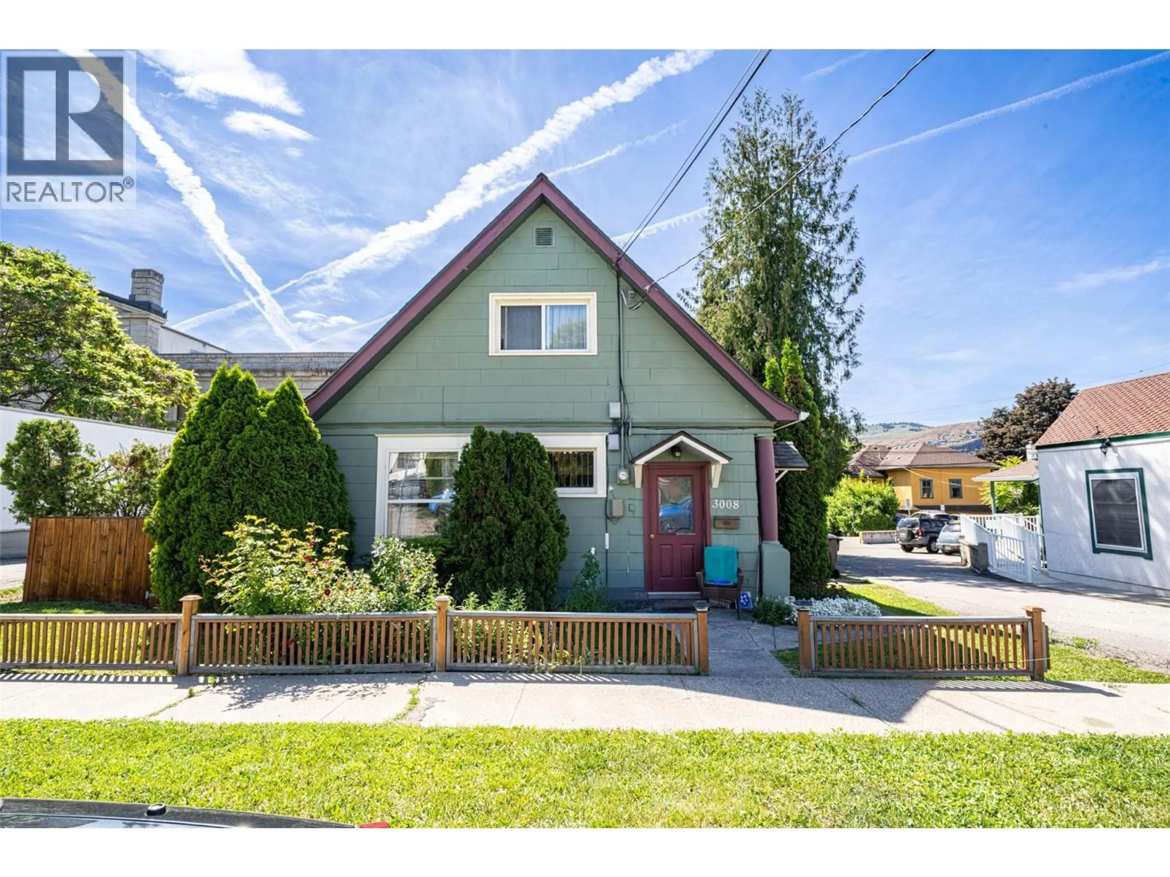 Home with vinyl exterior material, street for 3008 26 STREET, Vernon British Columbia V1T4V1