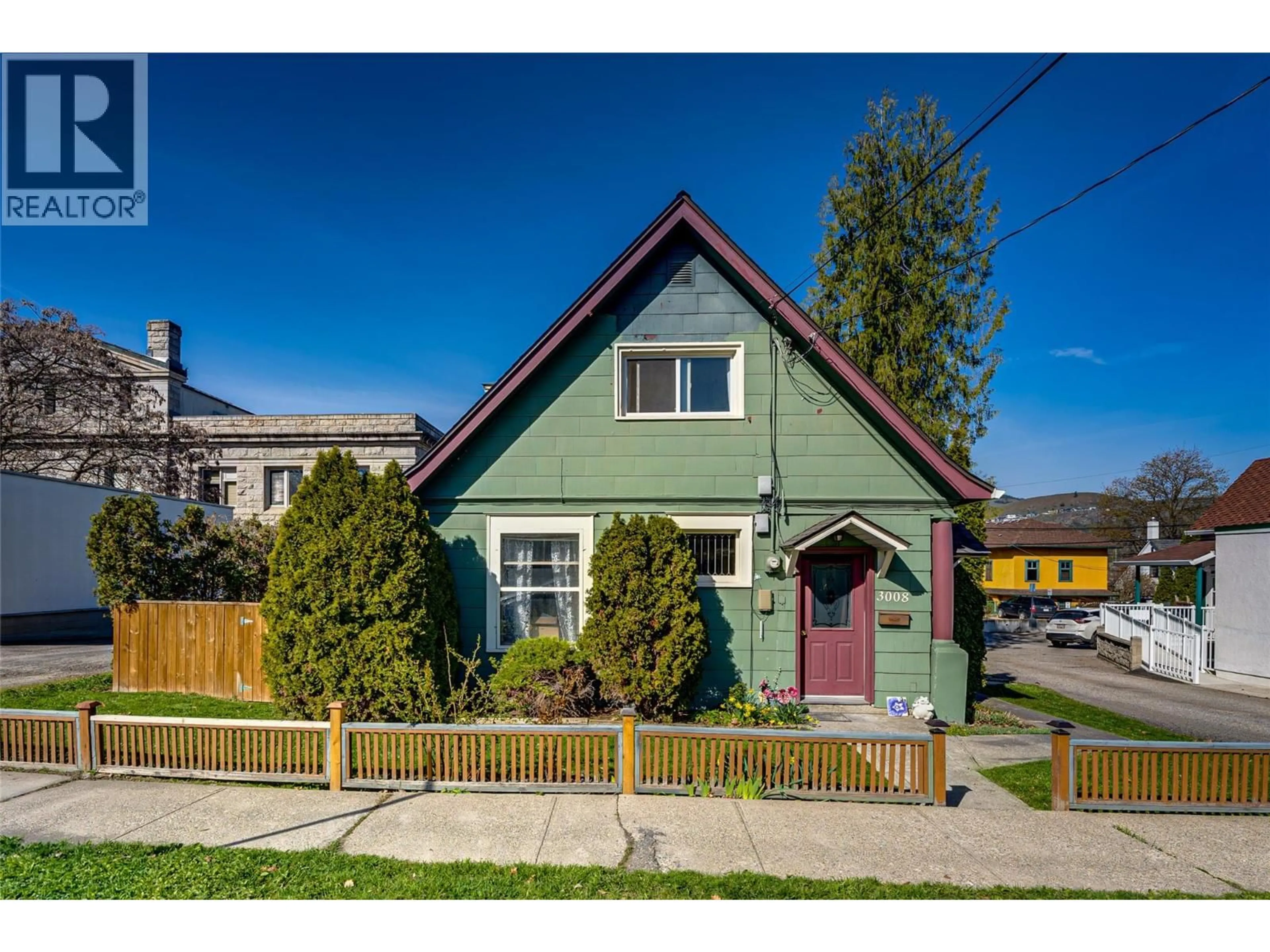 Home with vinyl exterior material, street for 3008 26 STREET, Vernon British Columbia V1T4V1
