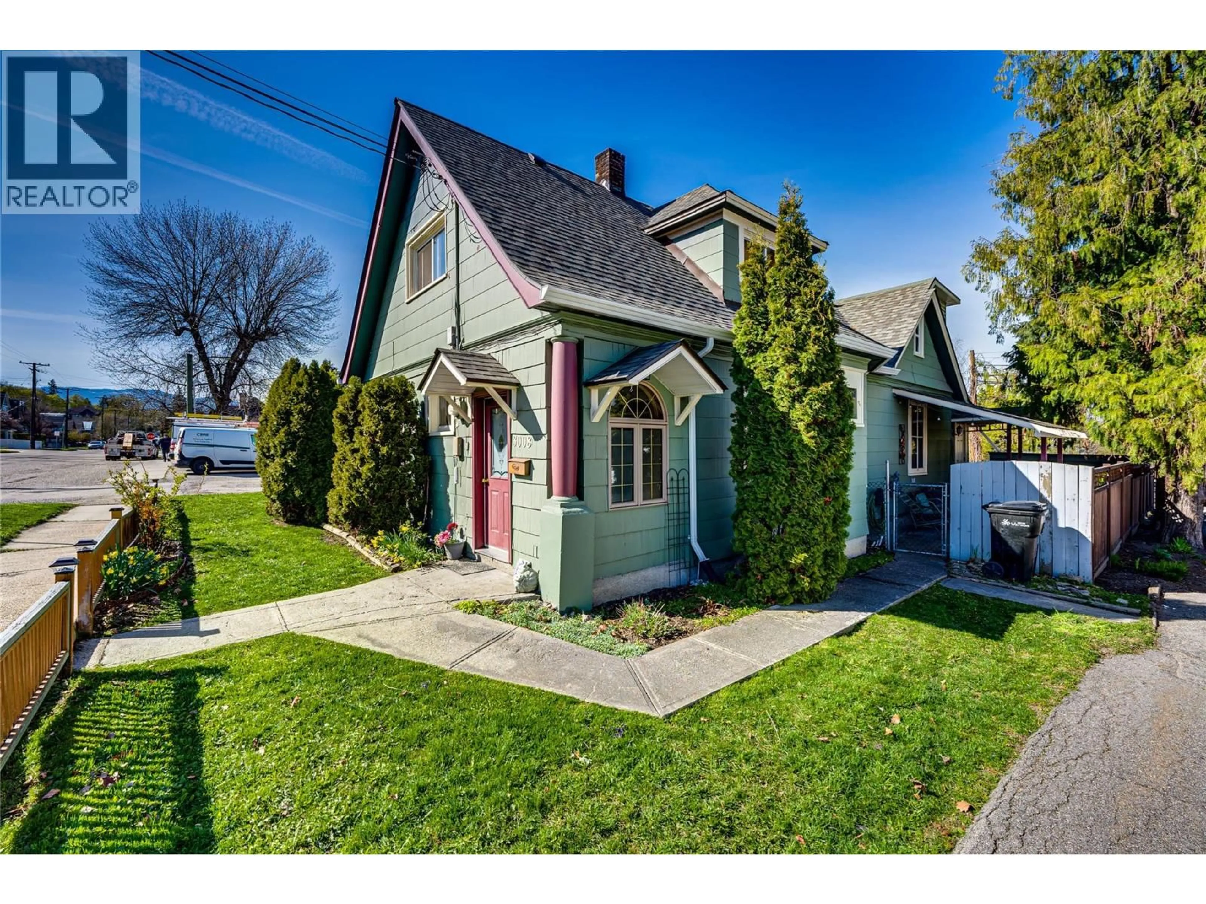 A pic from outside/outdoor area/front of a property/back of a property/a pic from drone, street for 3008 26 STREET, Vernon British Columbia V1T4V1