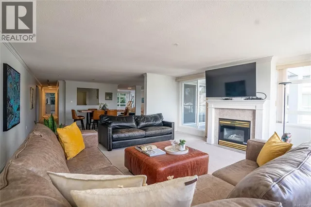 306 - 5110 CORDOVA BAY ROAD, Saanich 4