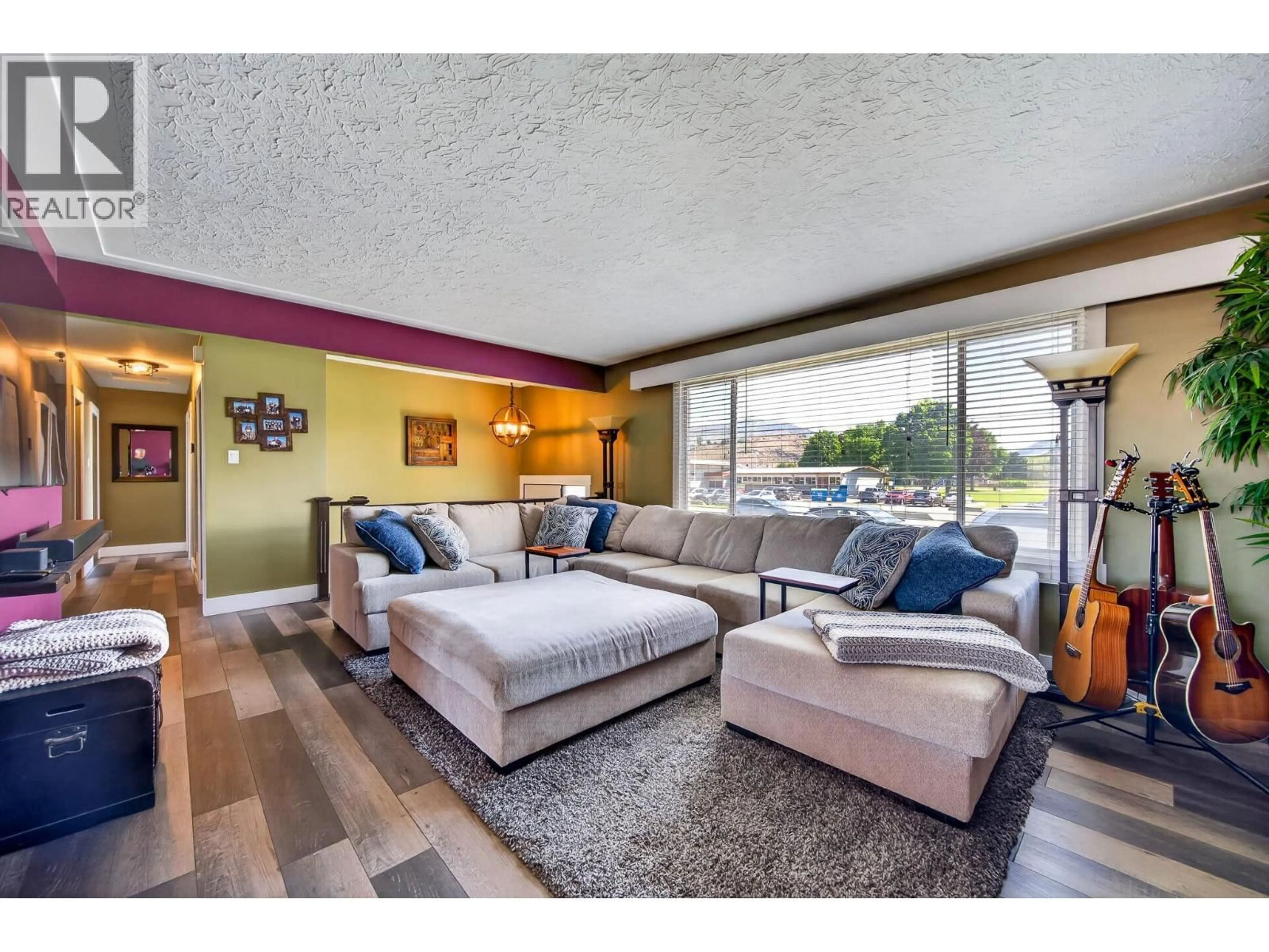 Living room with furniture, unknown for 976 HOLT STREET, Kamloops British Columbia V2B5G9