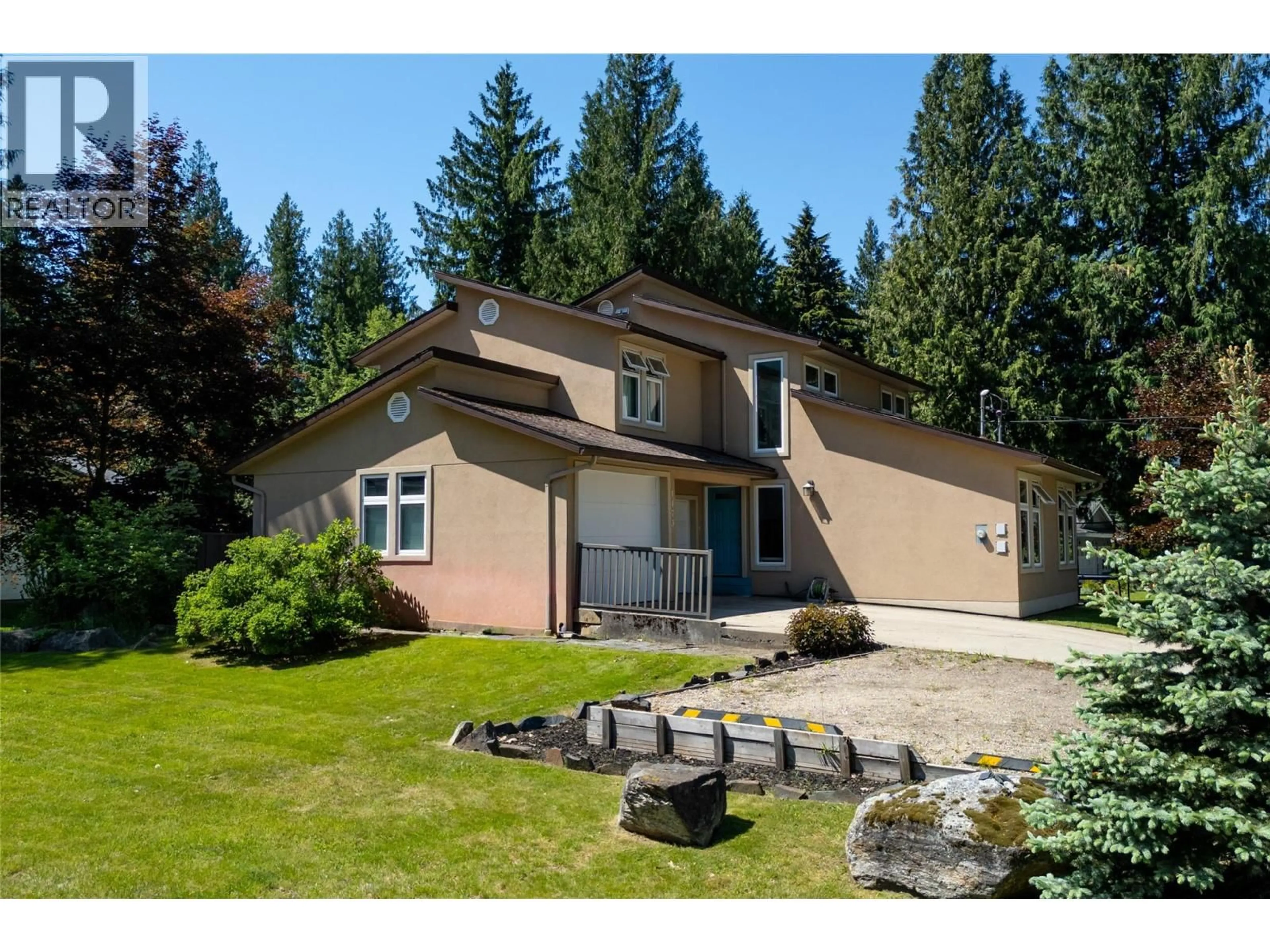Home with vinyl exterior material, unknown for 1473 ARROW DRIVE, Revelstoke British Columbia V0E2S1