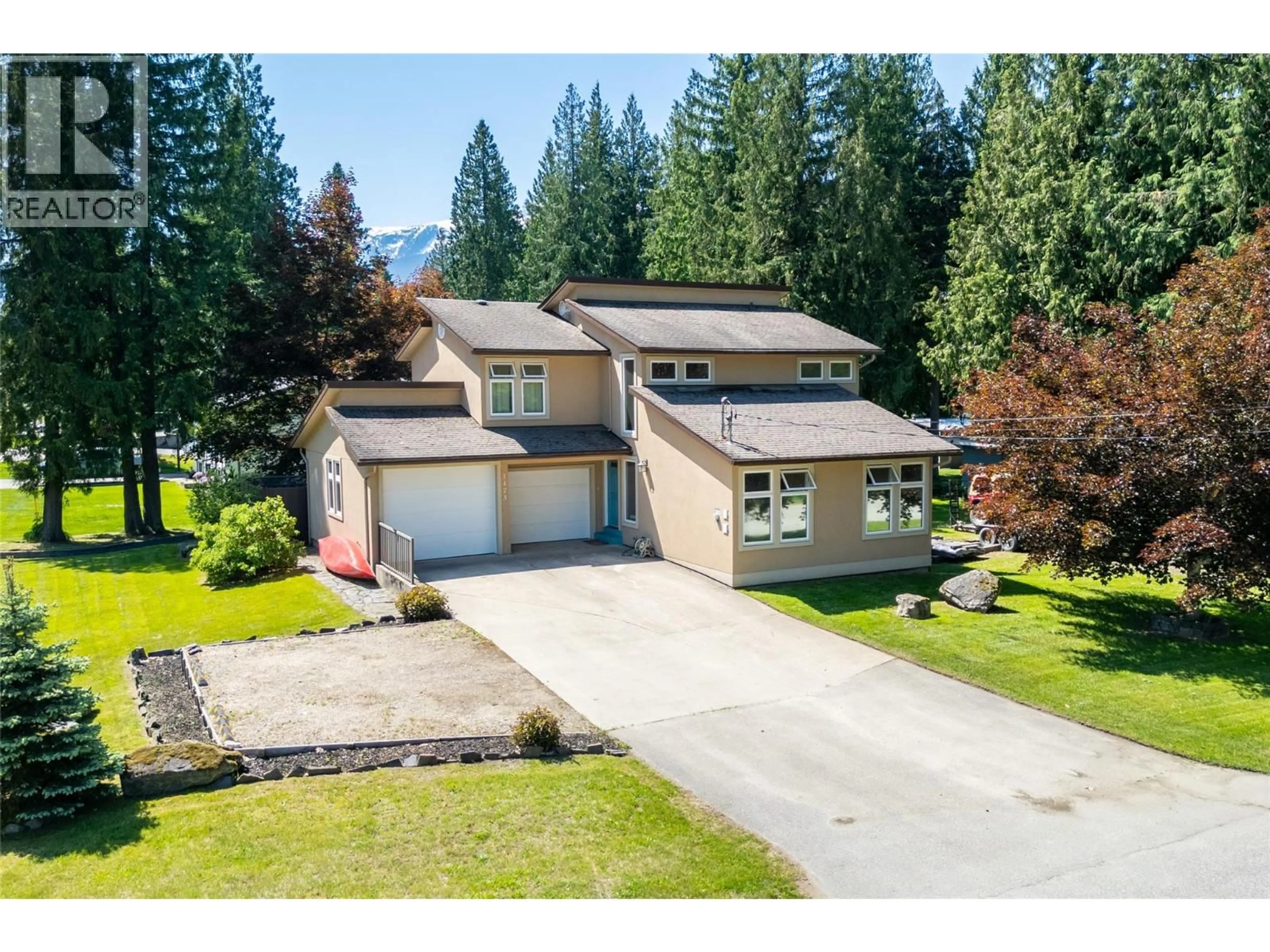 A pic from outside/outdoor area/front of a property/back of a property/a pic from drone, street for 1473 ARROW DRIVE, Revelstoke British Columbia V0E2S1