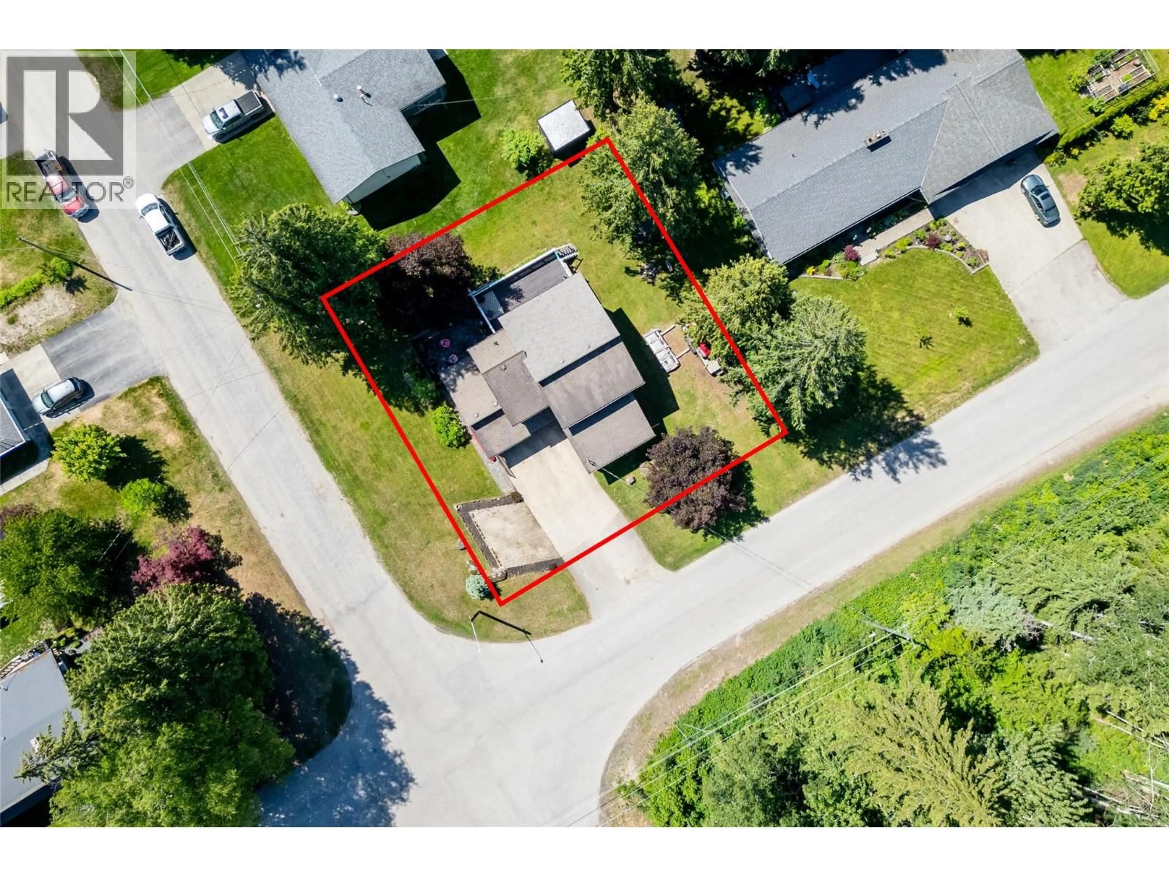 A pic from outside/outdoor area/front of a property/back of a property/a pic from drone, street for 1473 ARROW DRIVE, Revelstoke British Columbia V0E2S1