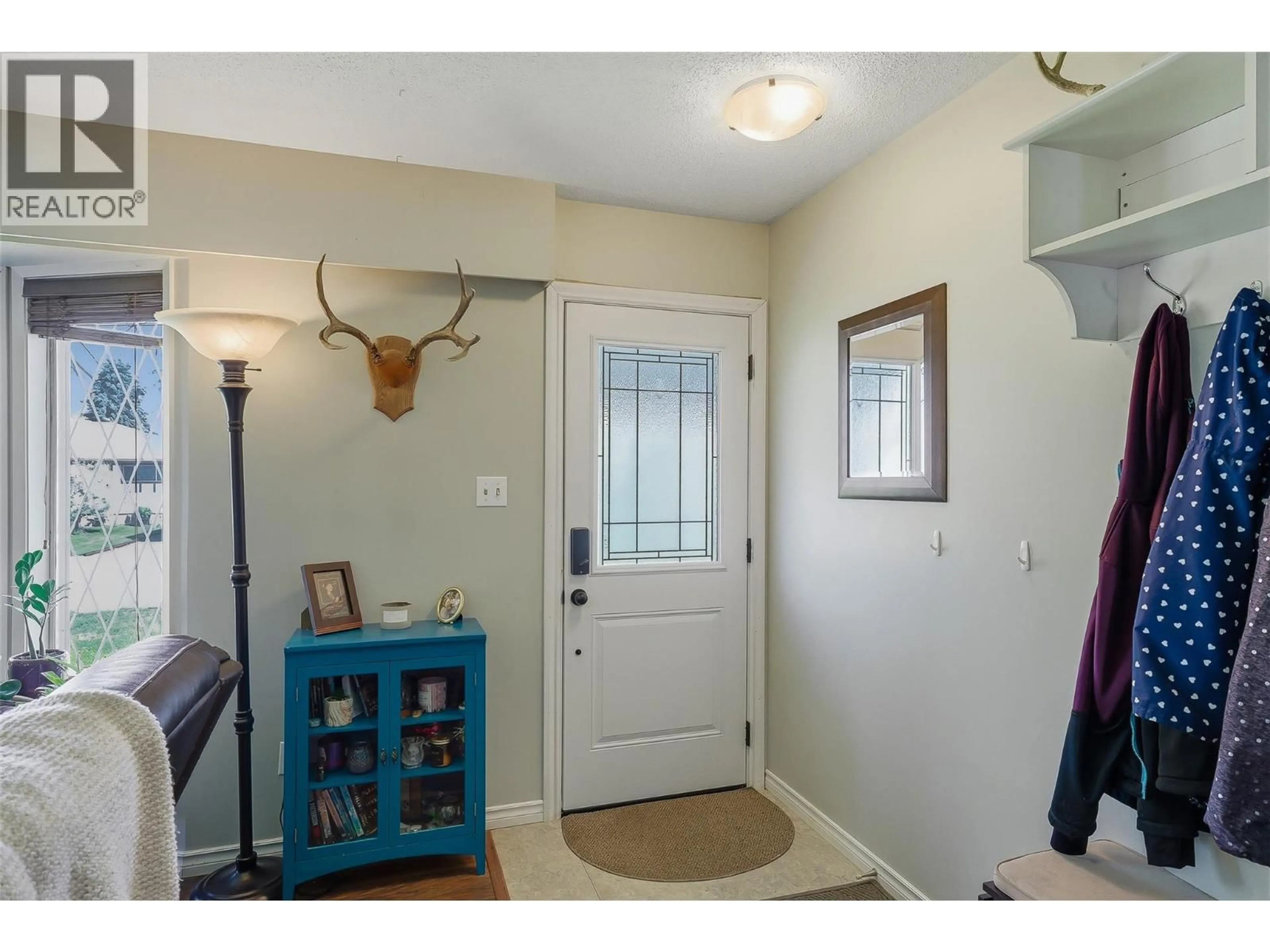 Indoor entryway for 2135 FLEETWOOD AVENUE, Kamloops British Columbia V2B4S6