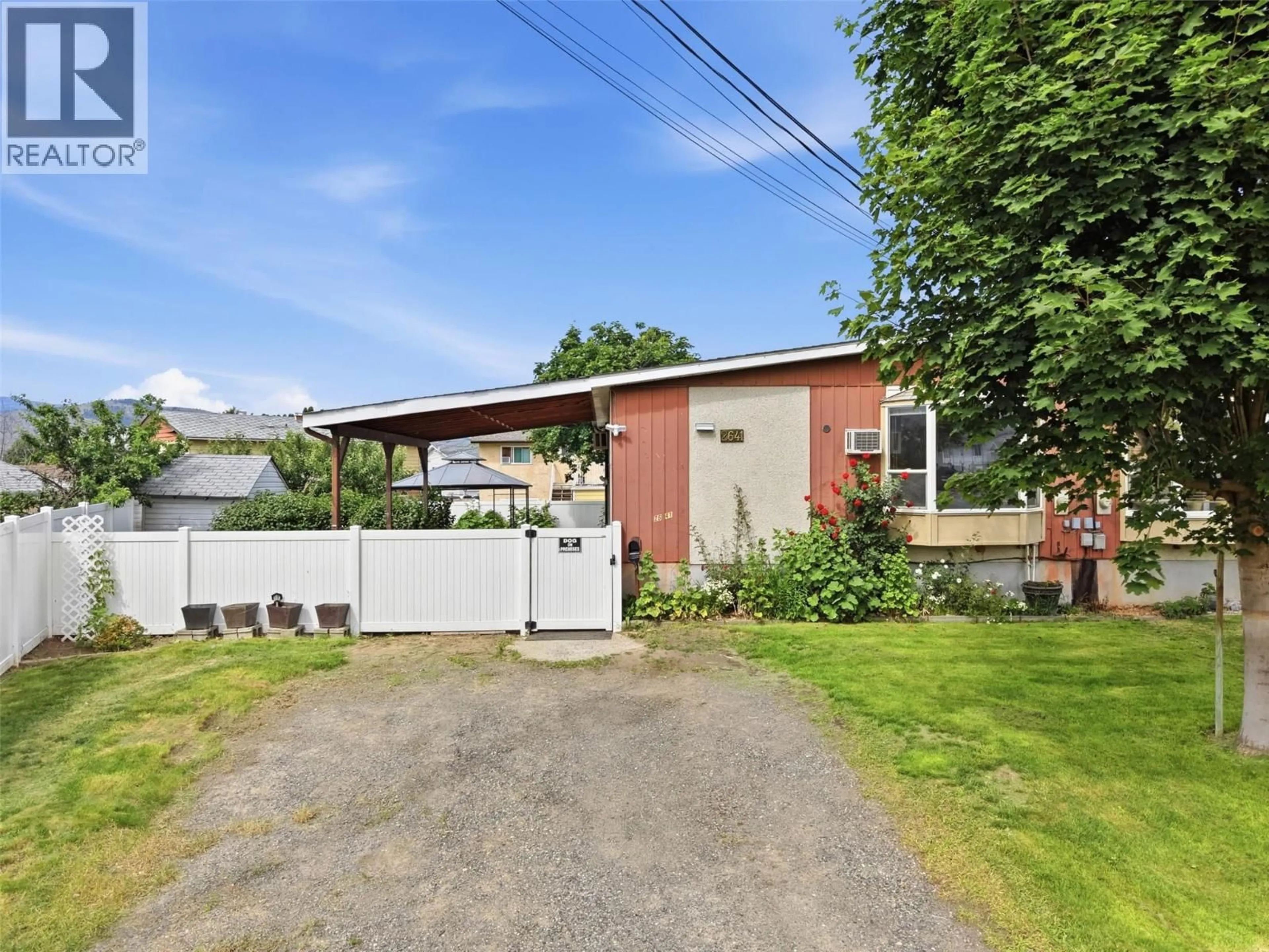 A pic from outside/outdoor area/front of a property/back of a property/a pic from drone, street for 2641 YOUNG PLACE, Kamloops British Columbia V2B8A4