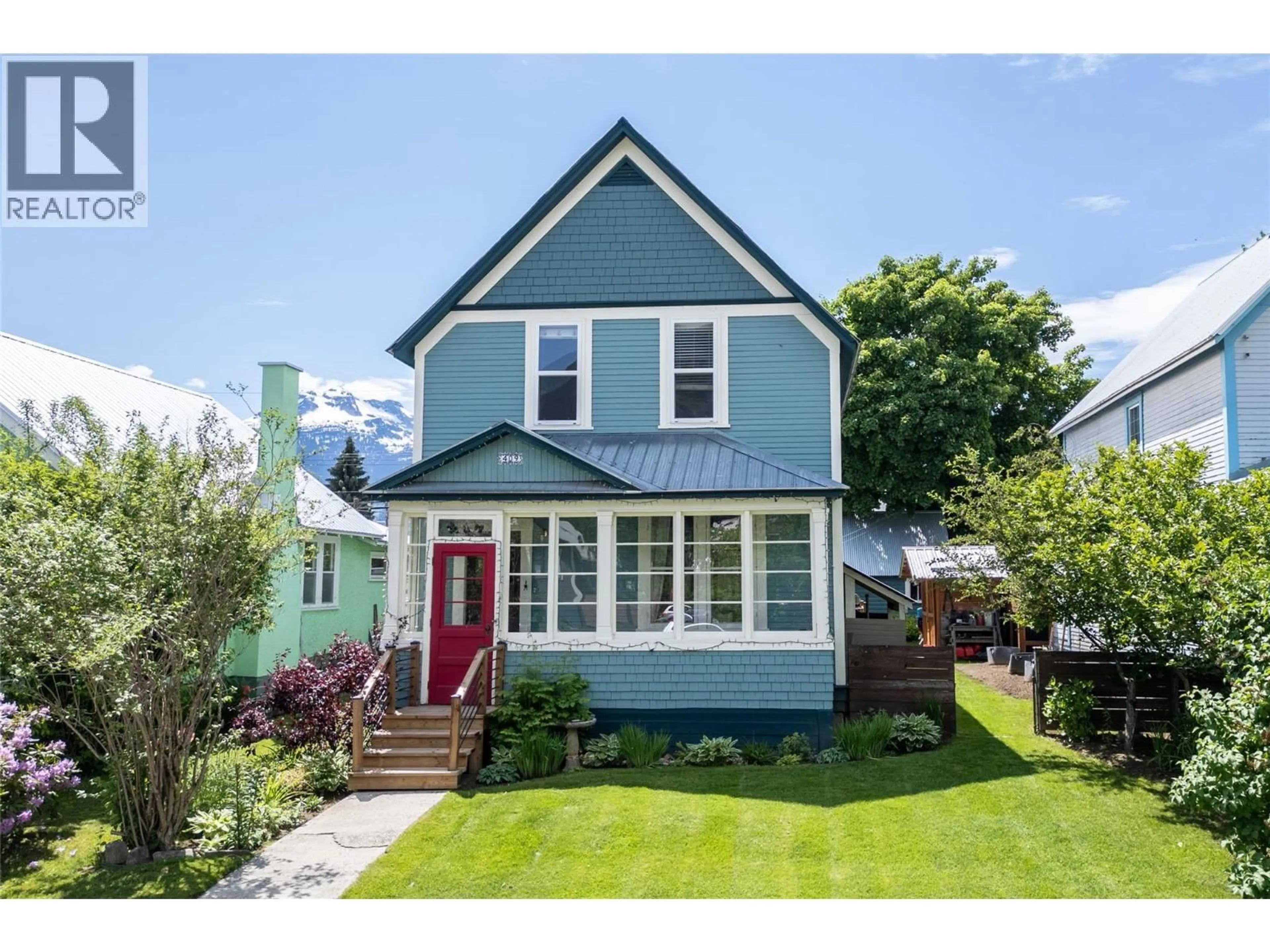 Home with vinyl exterior material, street for 409 THIRD STREET EAST, Revelstoke British Columbia V0E2S0