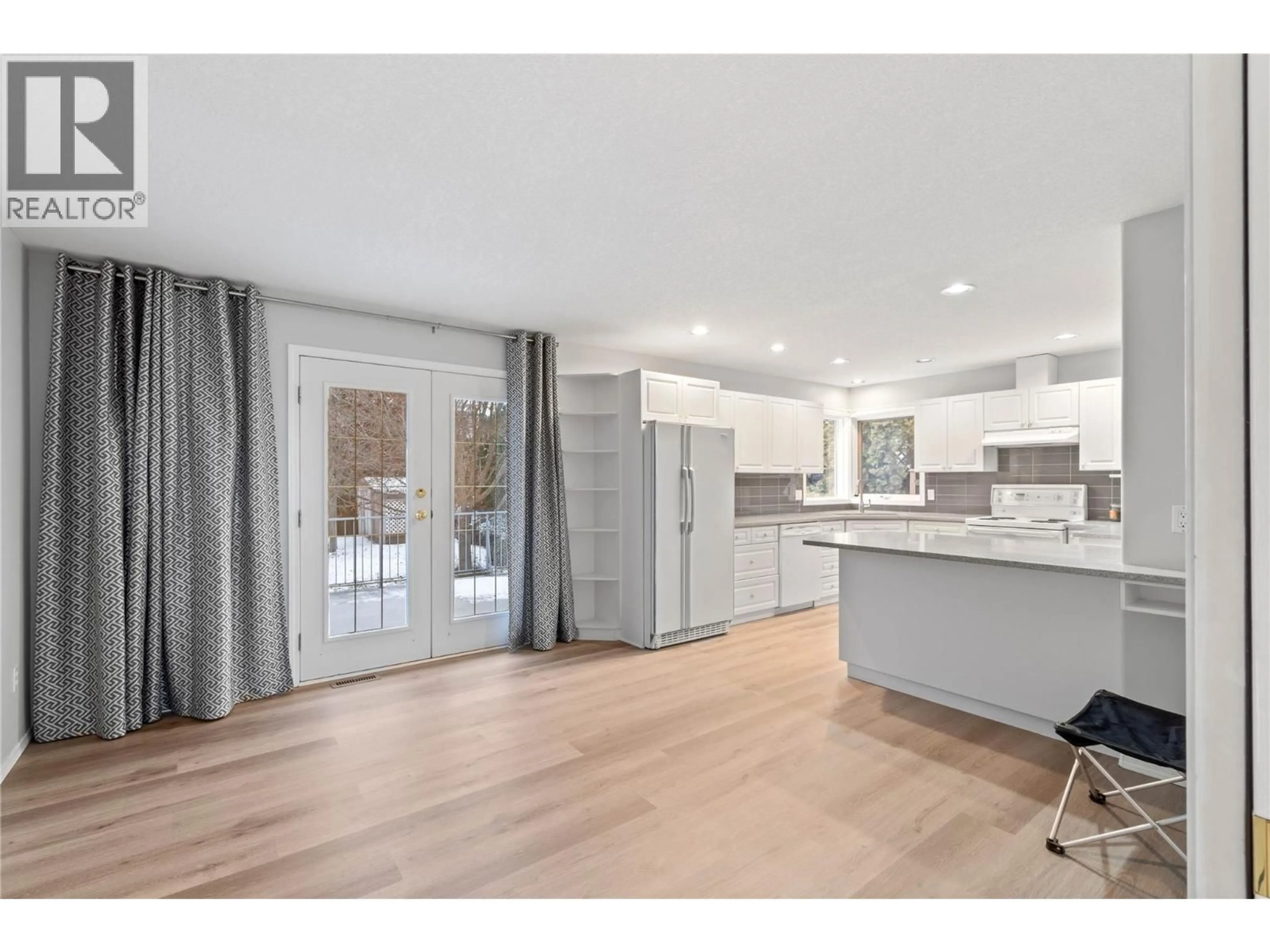 Open concept kitchen, unknown for 1869 MCKINLEY COURT, Kamloops British Columbia V2E2L9