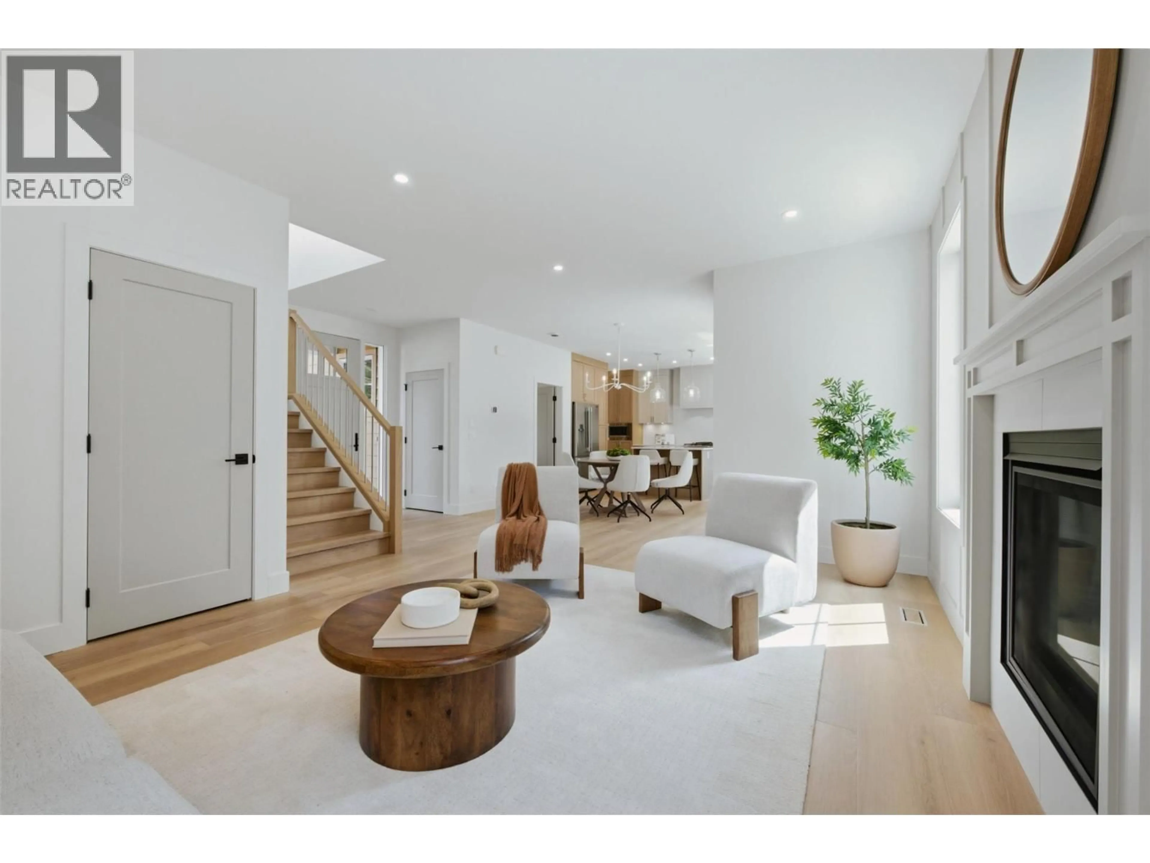 Indoor entryway for 917 BULL CRESCENT, Kelowna British Columbia V1W4N2