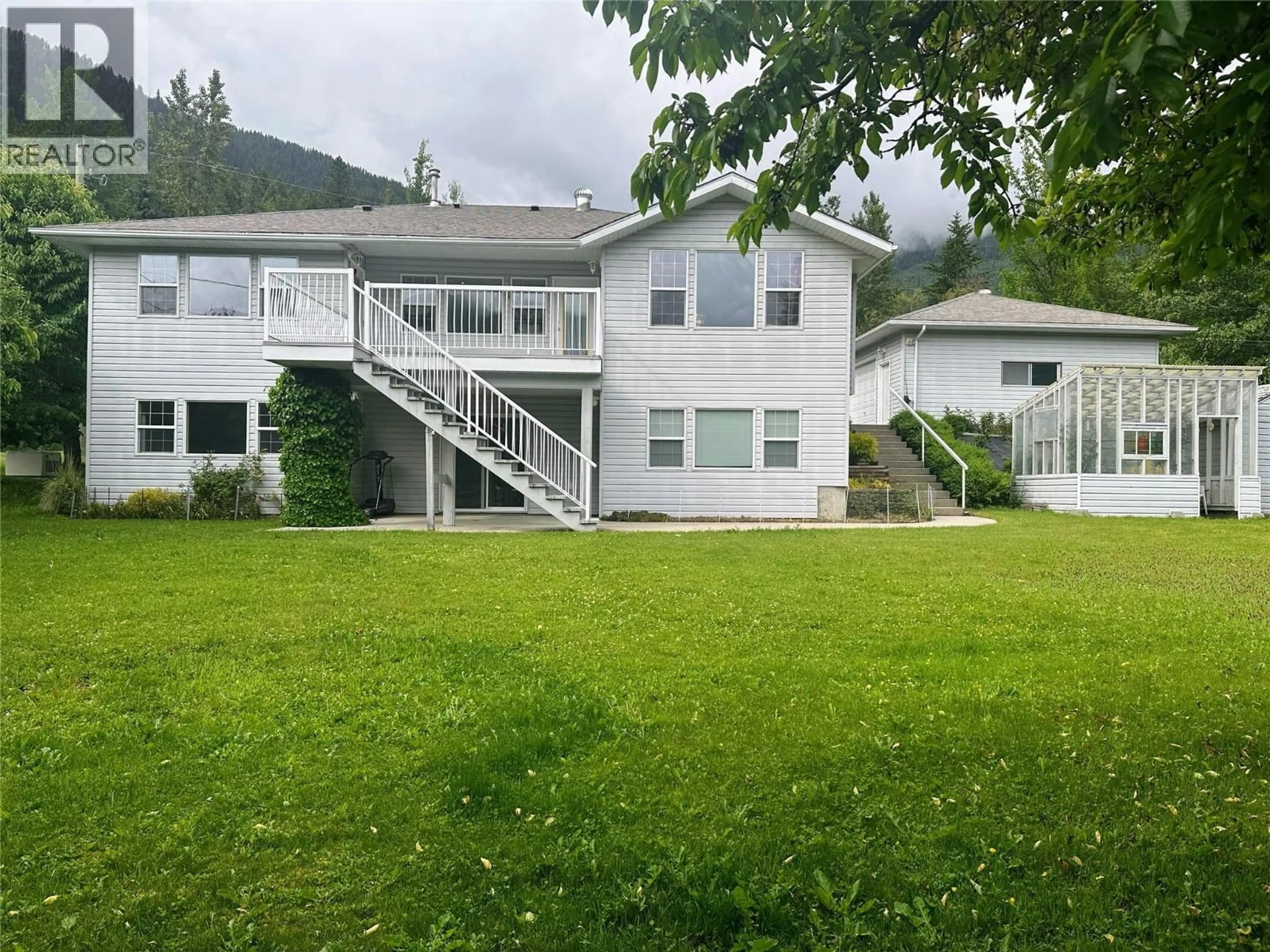 A pic from outside/outdoor area/front of a property/back of a property/a pic from drone, mountain view for 5924 STAFFORD ROAD, Nelson British Columbia V1L6P3