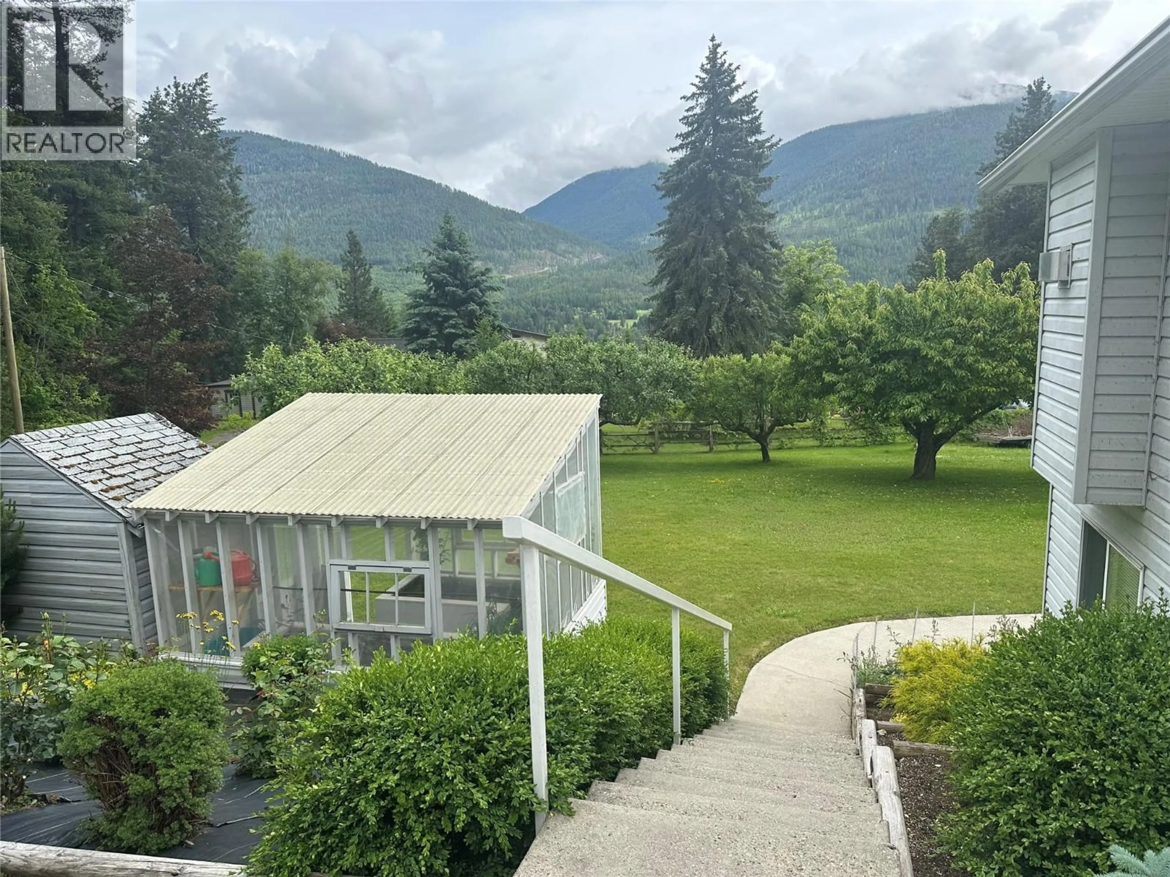 A pic from outside/outdoor area/front of a property/back of a property/a pic from drone, mountain view for 5924 STAFFORD ROAD, Nelson British Columbia V1L6P3