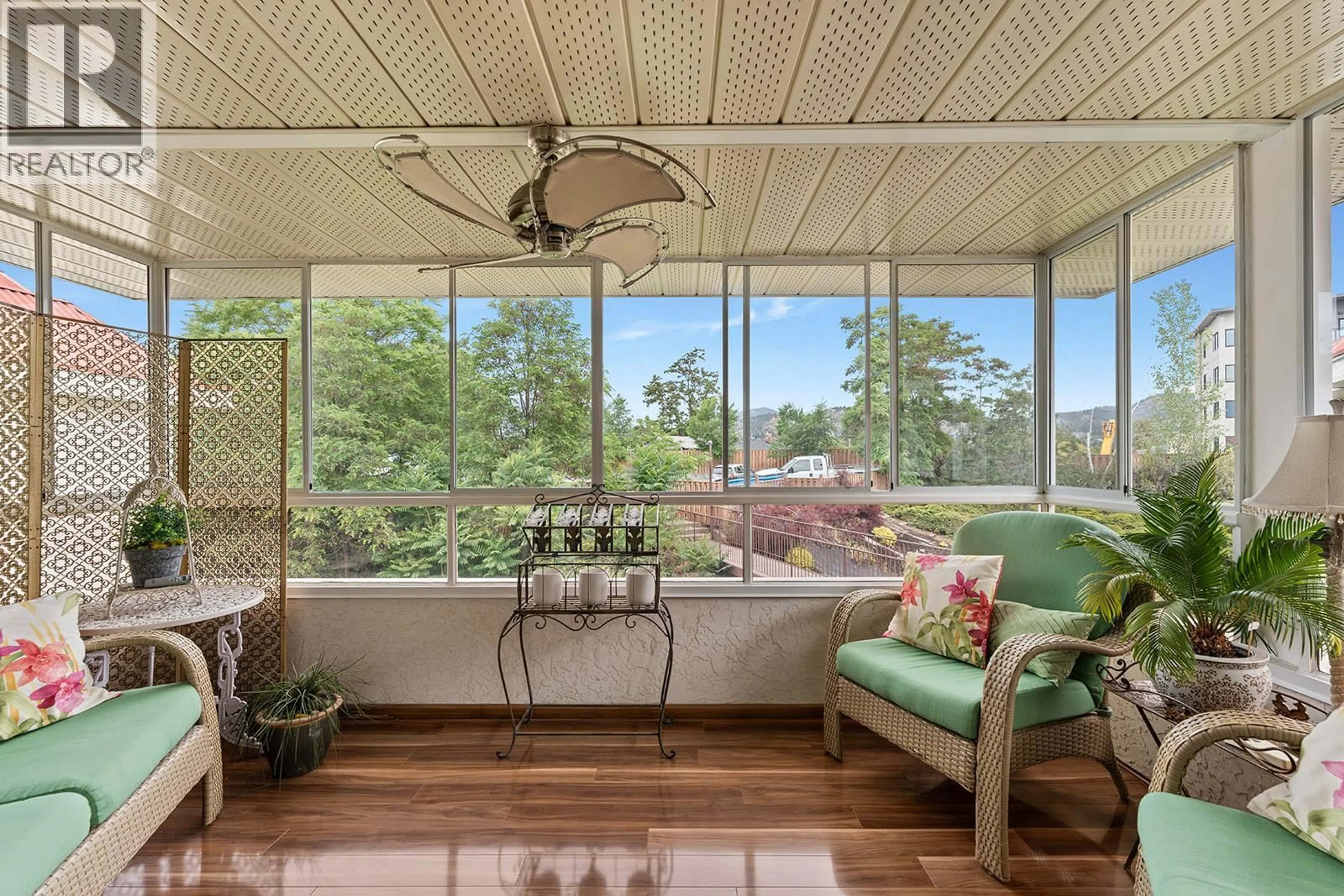 Patio, water/lake/river/ocean view for 304 - 1534 LAWRENCE AVENUE, Kelowna British Columbia V1Y6M8