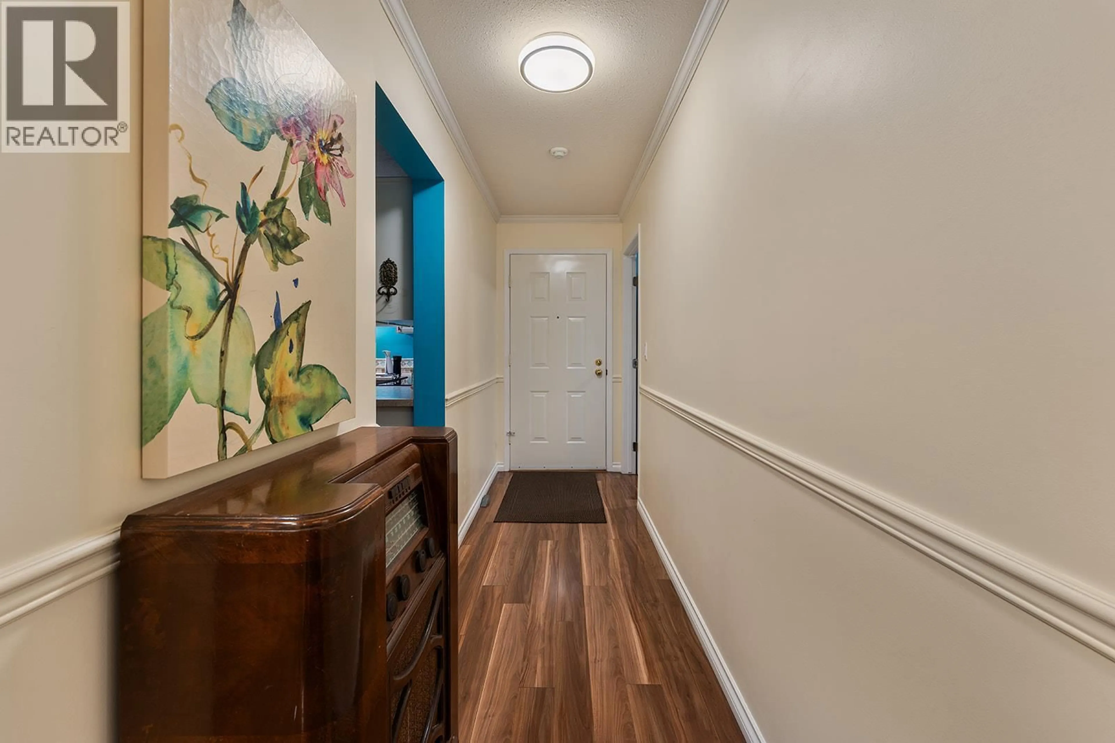 Indoor entryway for 304 - 1534 LAWRENCE AVENUE, Kelowna British Columbia V1Y6M8