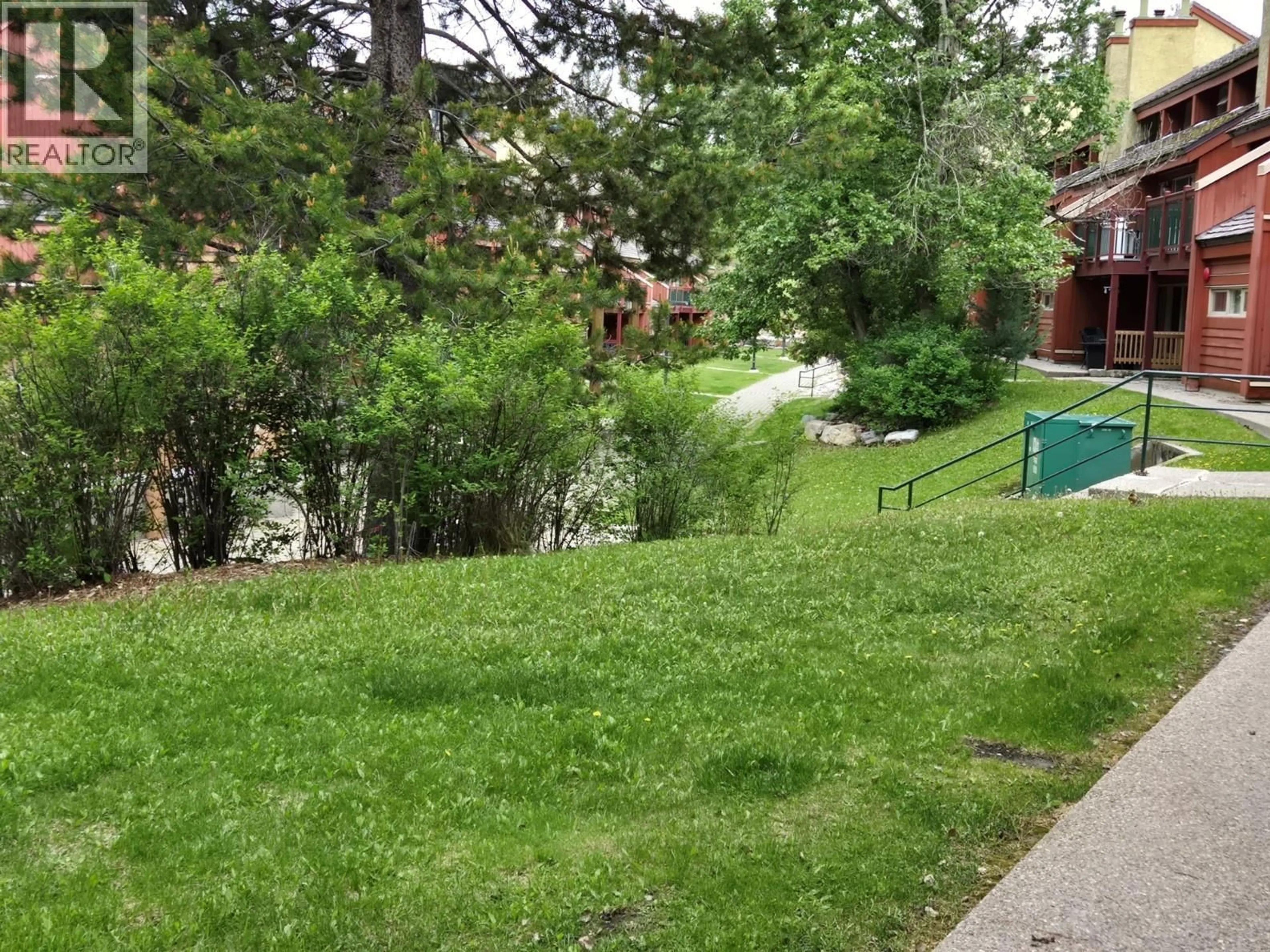 A pic from outside/outdoor area/front of a property/back of a property/a pic from drone, unknown for 908 - 2030 PANORAMA DRIVE, Panorama British Columbia V0A1T0