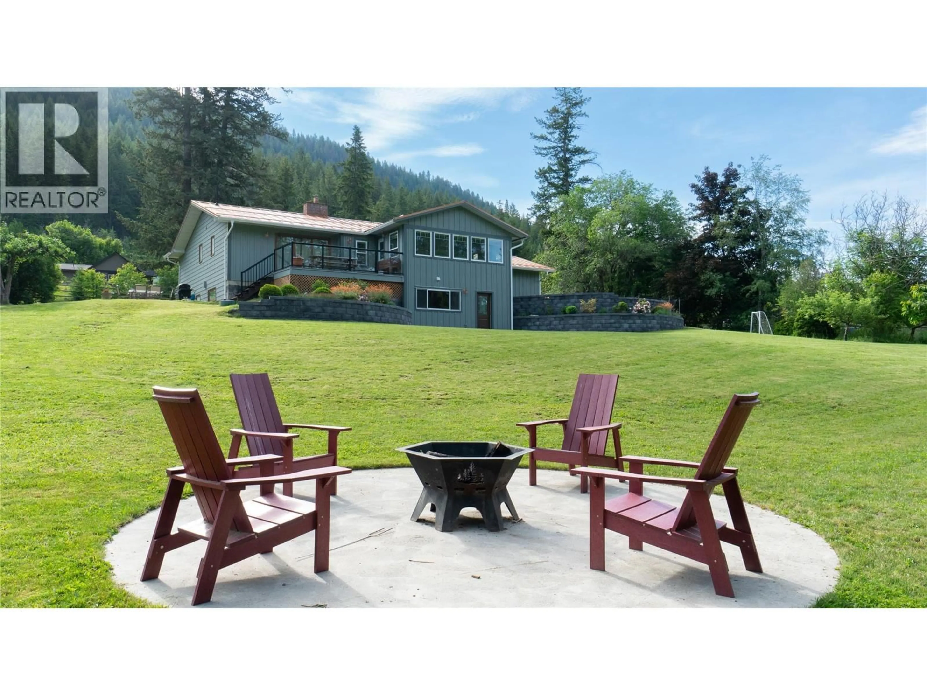 Patio, mountain view for 5851 20 AVENUE NORTHEAST, Salmon Arm British Columbia V1E1Y4