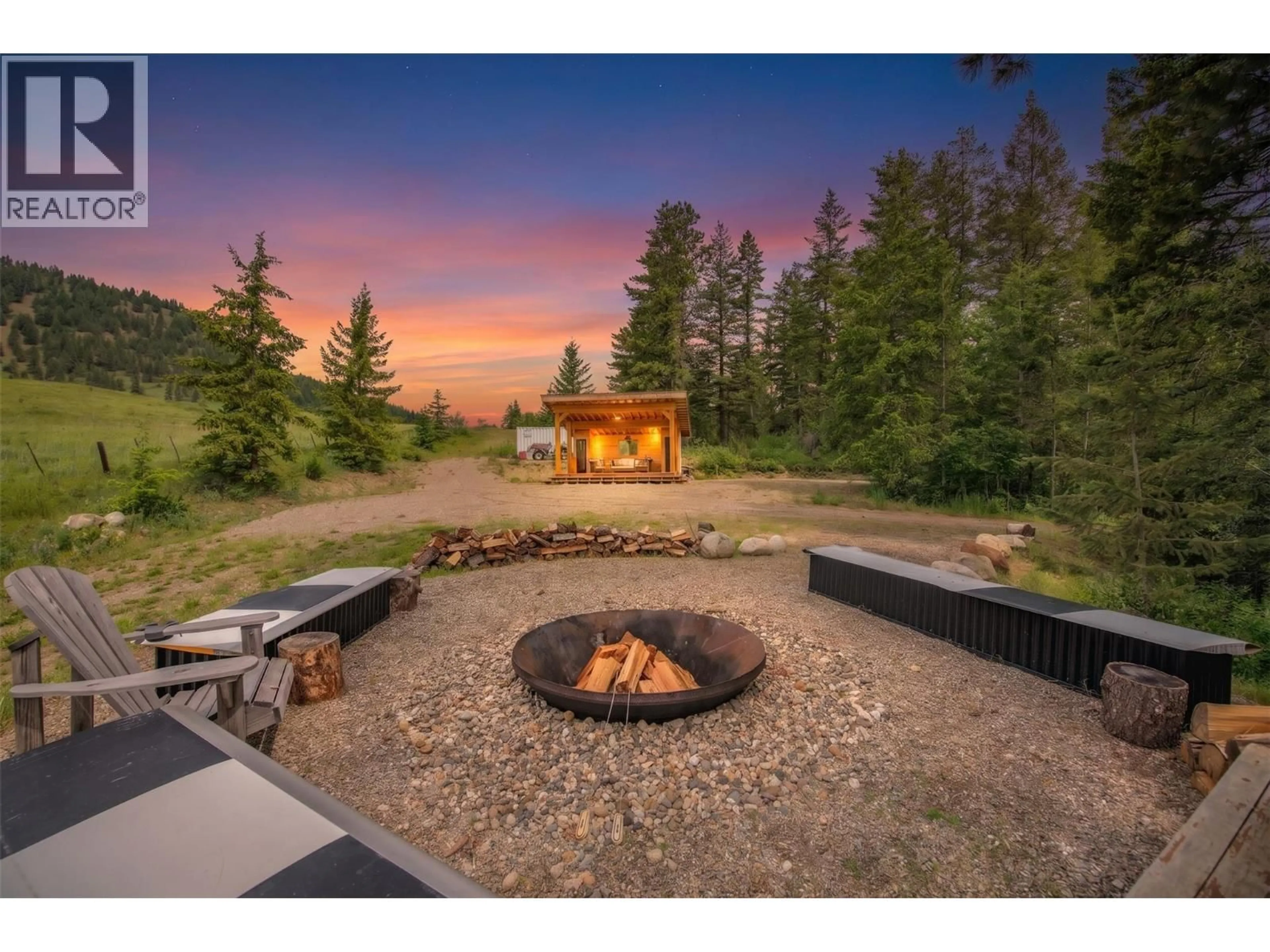 Patio, unknown for 189 RYLIN ROAD, Lumby British Columbia V0E2G1