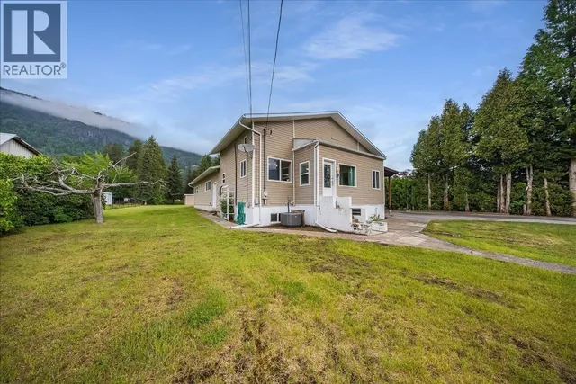 309 12TH AVENUE, Genelle 2
