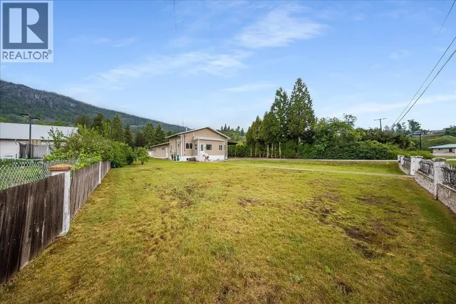 309 12TH AVENUE, Genelle 5