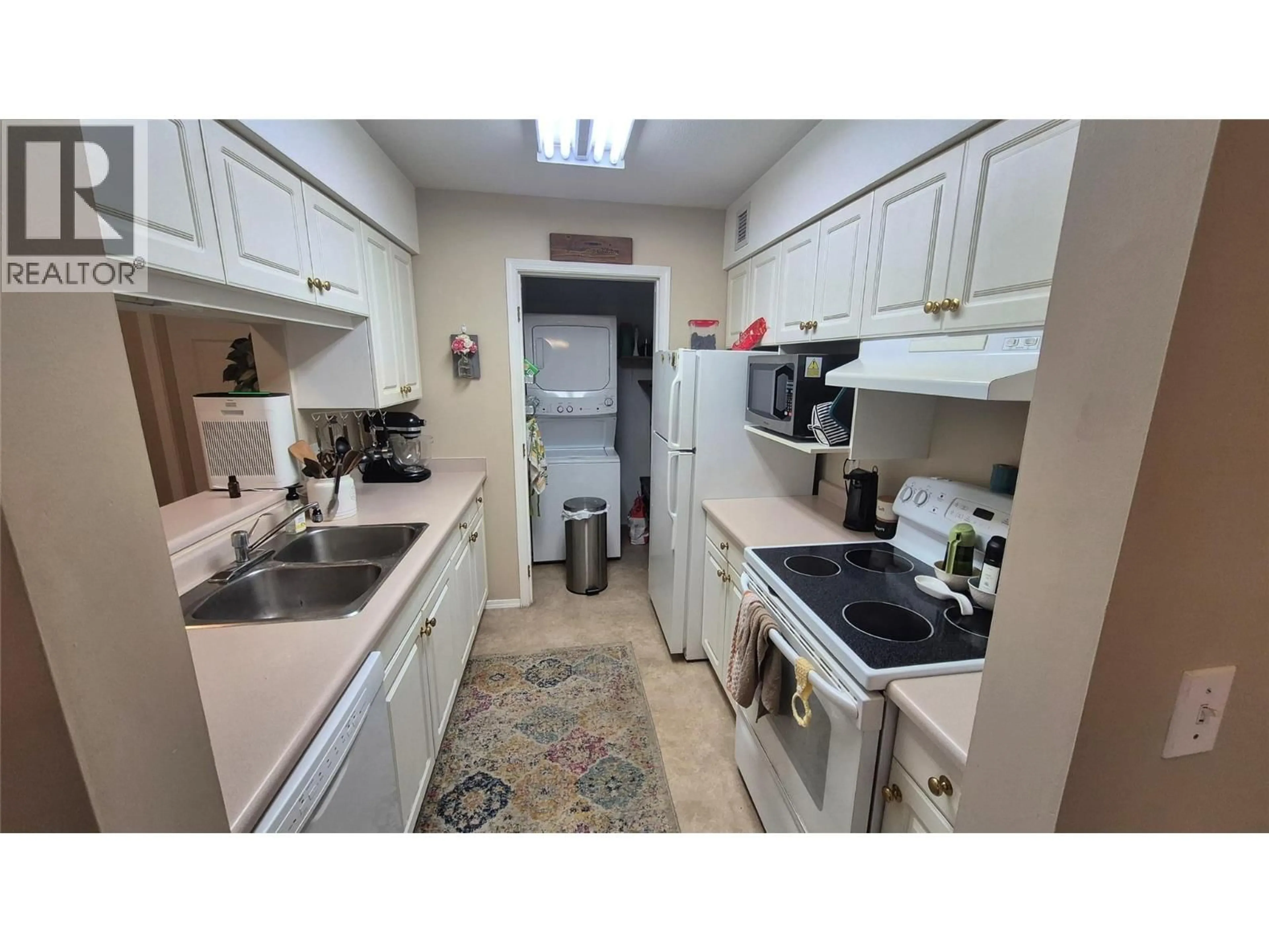 Standard kitchen, unknown for 404 - 650 3 STREET SOUTHWEST, Salmon Arm British Columbia V1E1P6